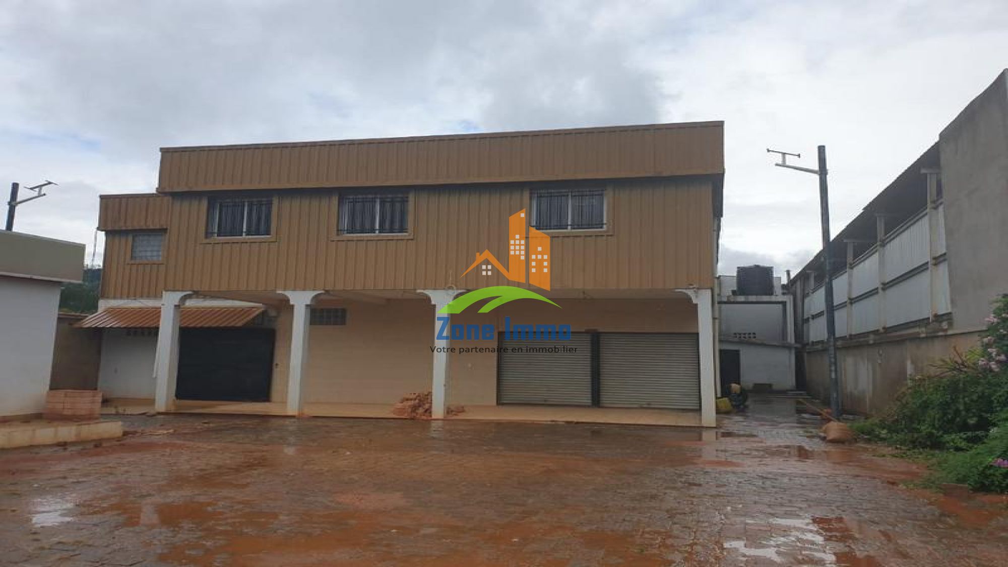https://www.zoneimmo-mada.com/uploads/2024/08/29/a-louer-grand-entrepot-de-1-400m-a-ambohimangakely-by-pass-1724928830_1_21804_large.jpg