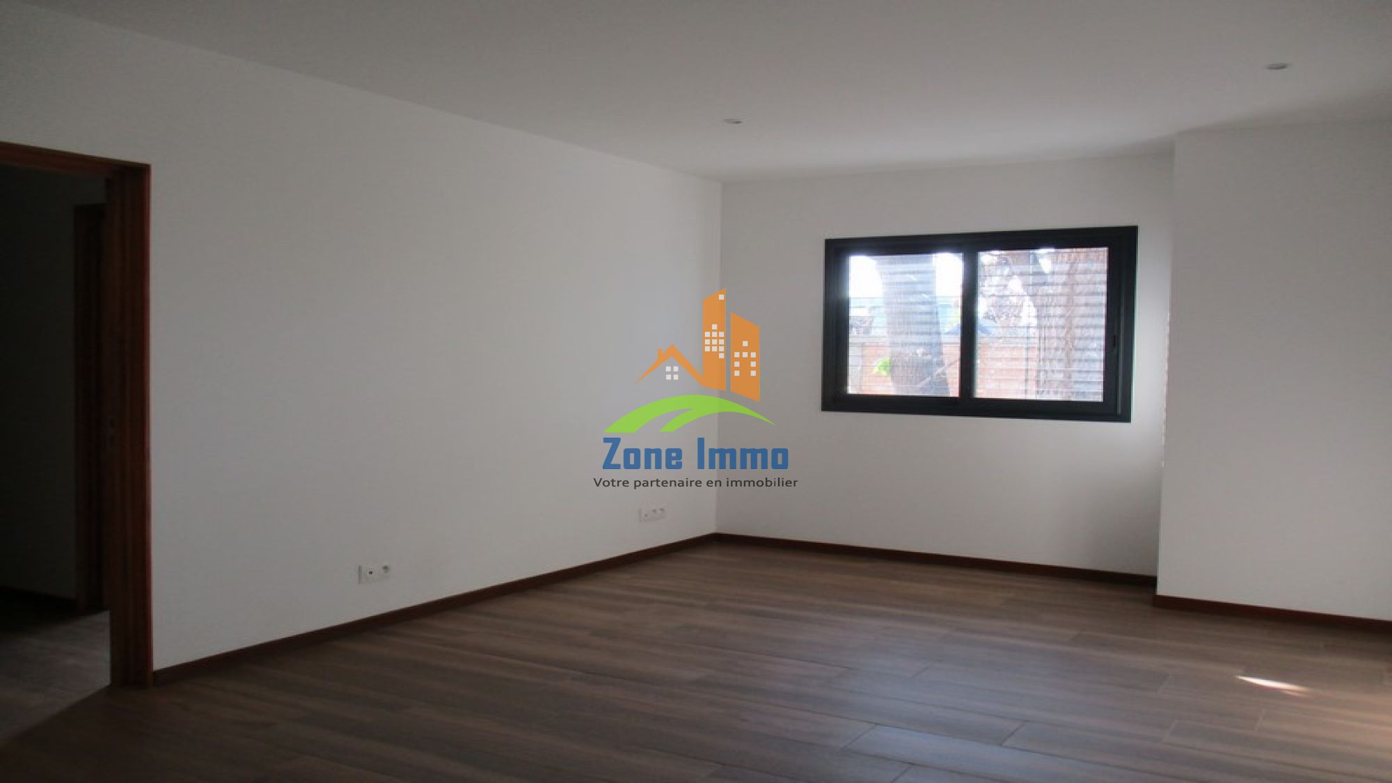 https://www.zoneimmo-mada.com/uploads/2024/09/18/a-louer-appartements-t3-securises-avec-acces-piscine-a-anosizato-1727948554_1_74677_large.jpg