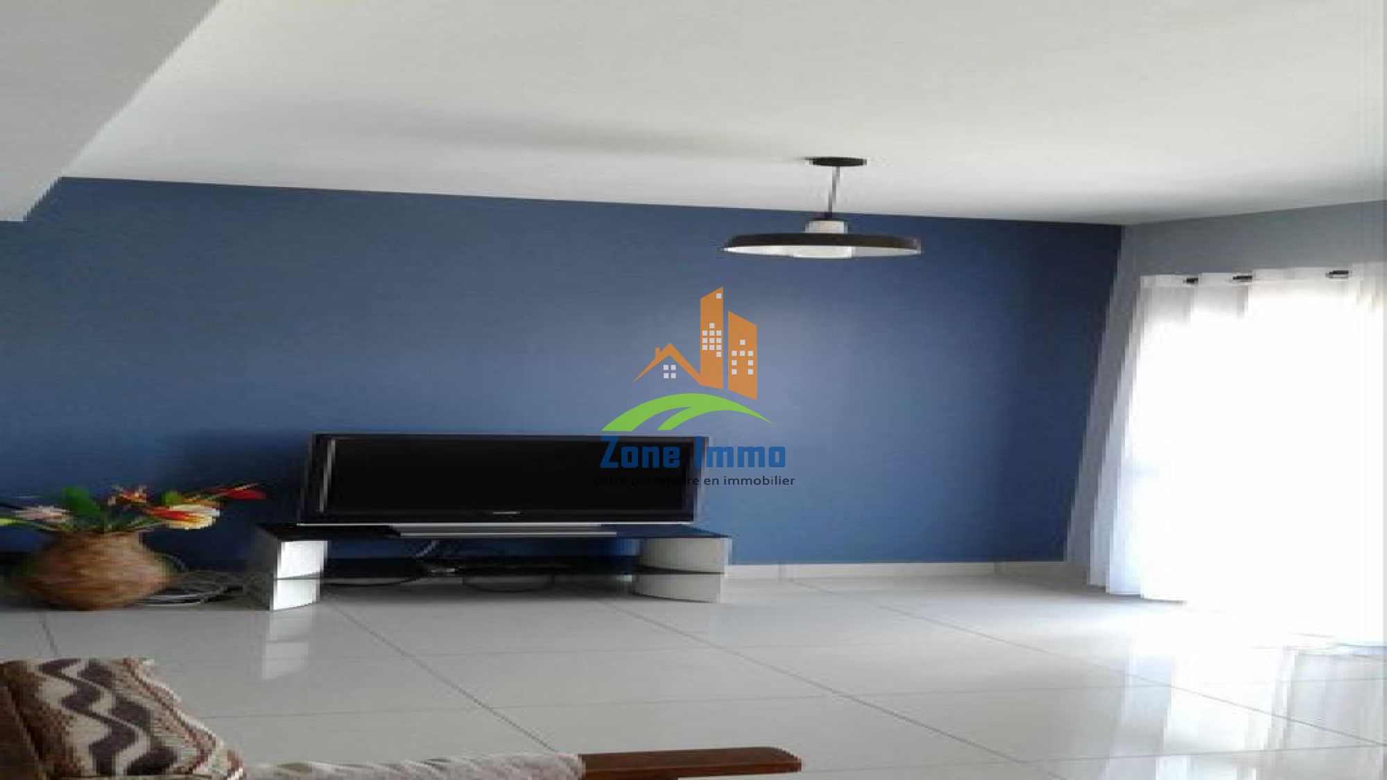 https://www.zoneimmo-mada.com/uploads/2024/10/10/a-louer-appartement-t4-a-usage-mixte-a-alasora-1728646487_1_90844_large.jpg