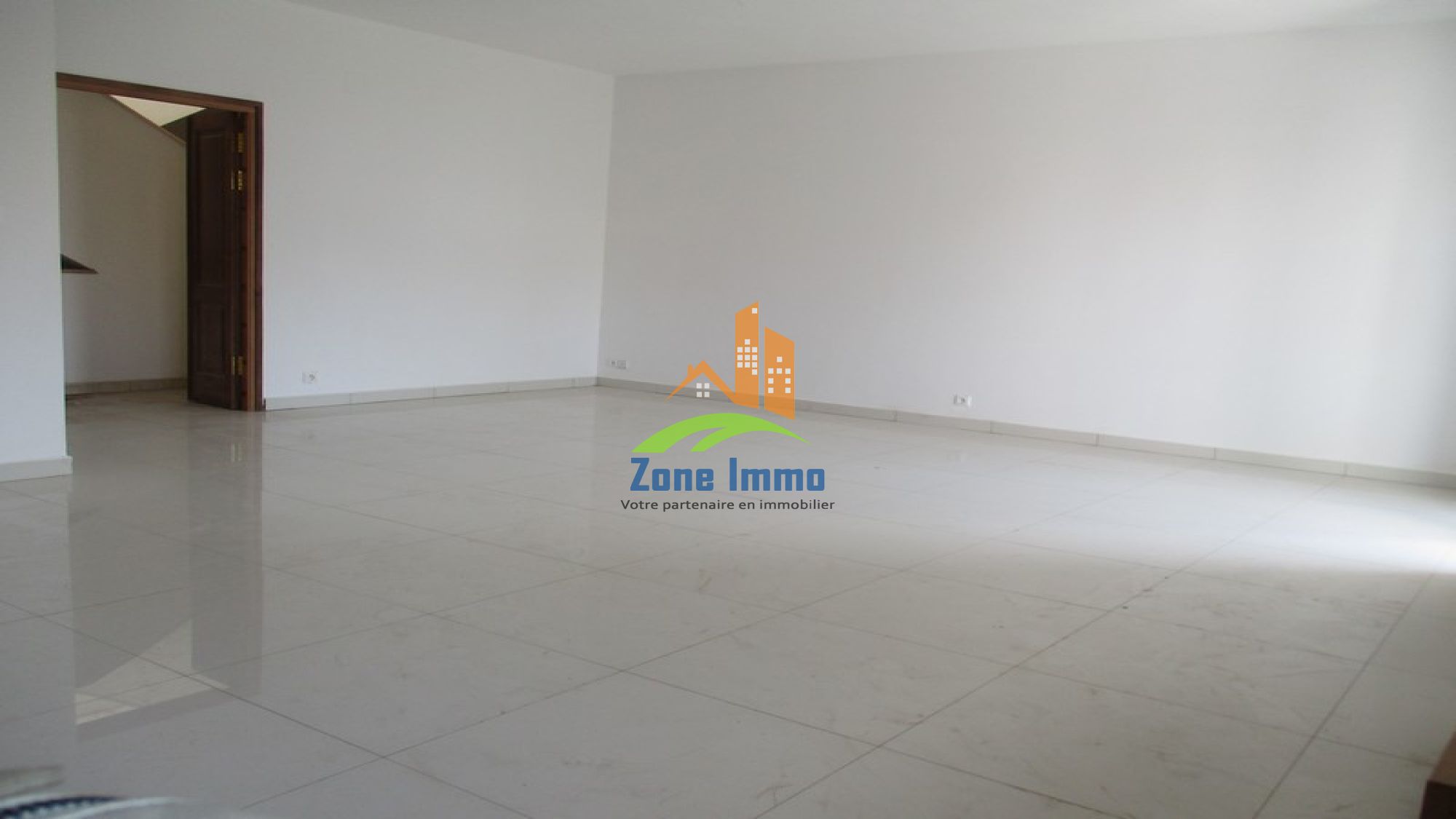 https://www.zoneimmo-mada.com/uploads/2024/10/16/a-louer-appartements-t4-securises-au-c-ambatoroka-ambany-1729085703_1_38773_large.jpg