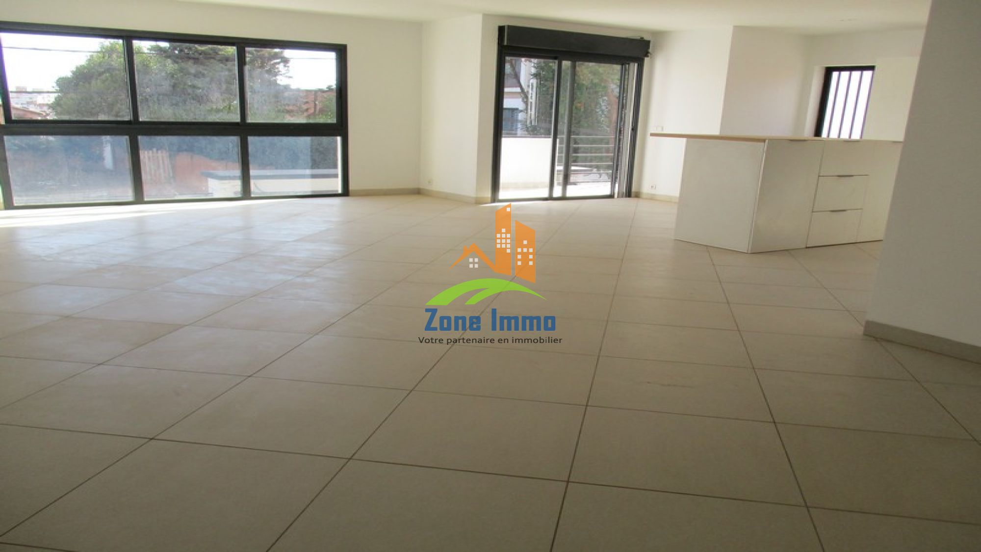 https://www.zoneimmo-mada.com/uploads/2024/10/28/a-louer-appartement-bureau-local-professionnel-t5-securise-a-ivandry-1730187264_1_73683_large.jpg