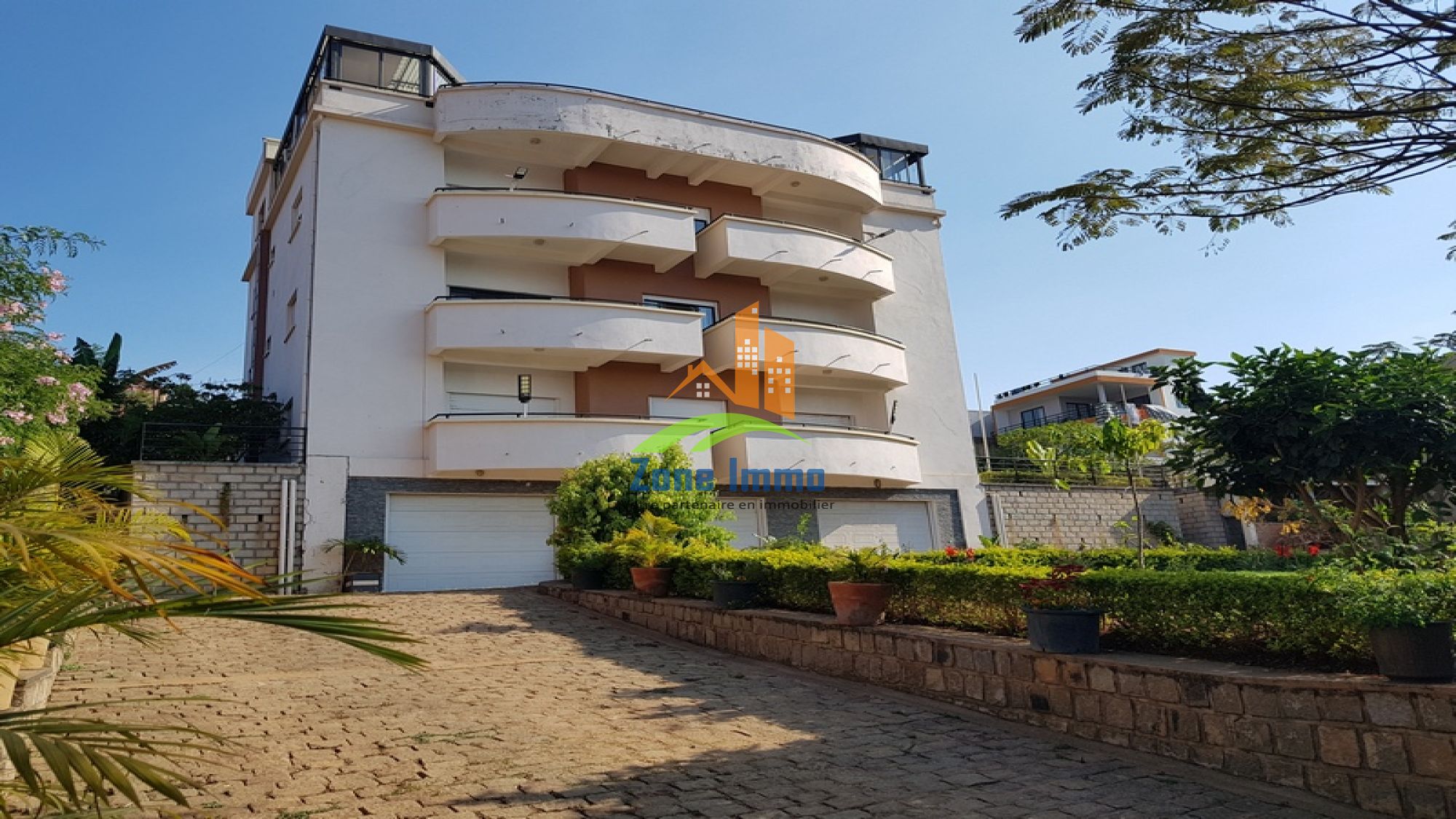 https://www.zoneimmo-mada.com/uploads/2024/10/31/a-louer-appartement-t4-avec-balcon-a-andoharanofotsy-1764259365_1_41101_large.jpg