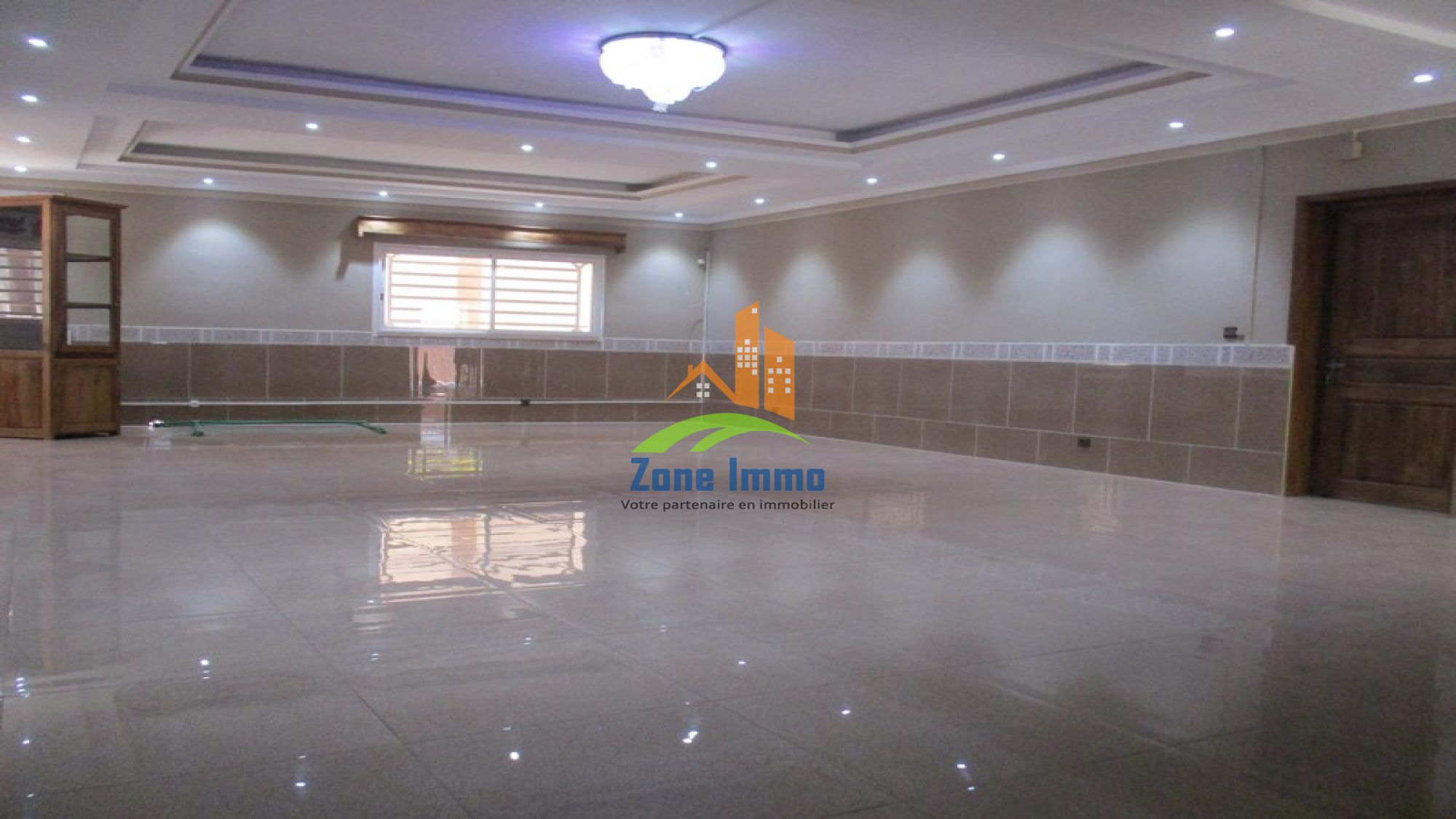 https://www.zoneimmo-mada.com/uploads/2024/11/18/a-louer-charmant-appartement-t4-a-ivato-1777622932_1_31275_large.jpg