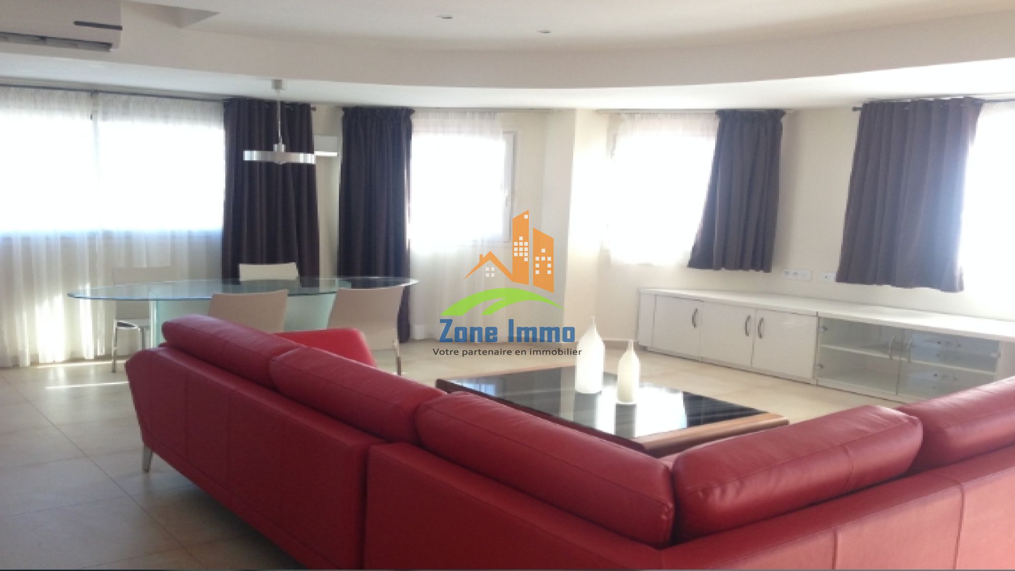 https://www.zoneimmo-mada.com/uploads/2024/12/05/a-vendre-appartement-t4-meuble-a-ampahibe-cite-planton-1733480860_1_89441_large.jpg