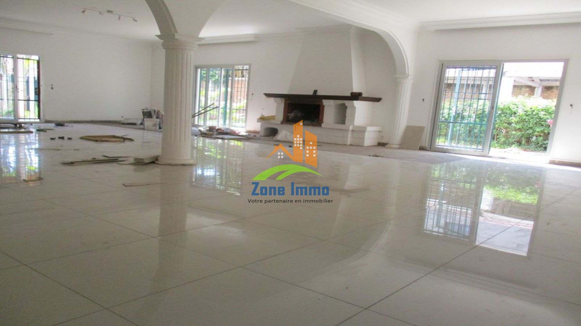 https://www.zoneimmo-mada.com/uploads/2024/12/09/a-louer-villa-a-etage-f7-avec-piscine-a-androhibe-1733726227_1_60436_large.jpg