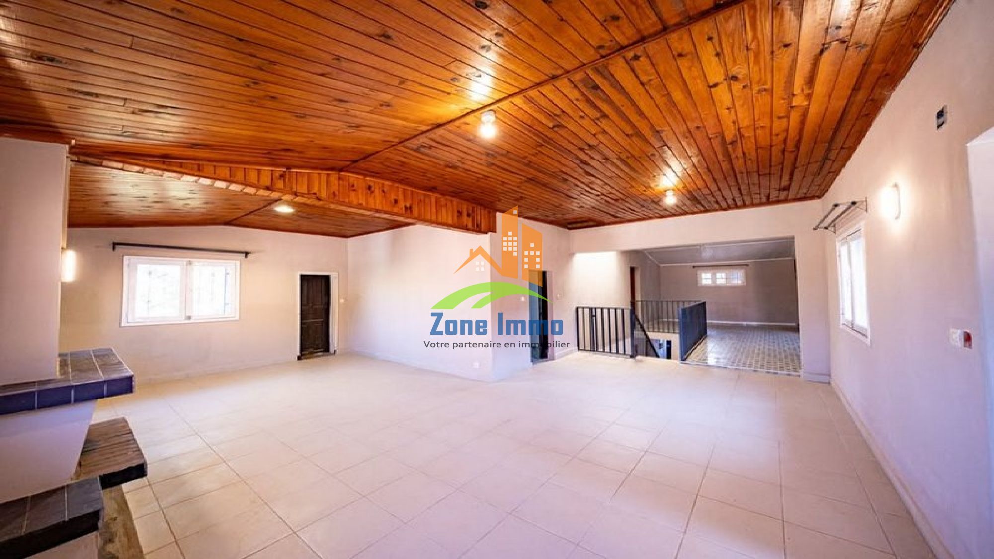 https://www.zoneimmo-mada.com/uploads/2024/12/13/a-louer-belle-villa-a-etage-f7-meublee-a-ambohidratrimo-1734074940_1_29593_large.jpg