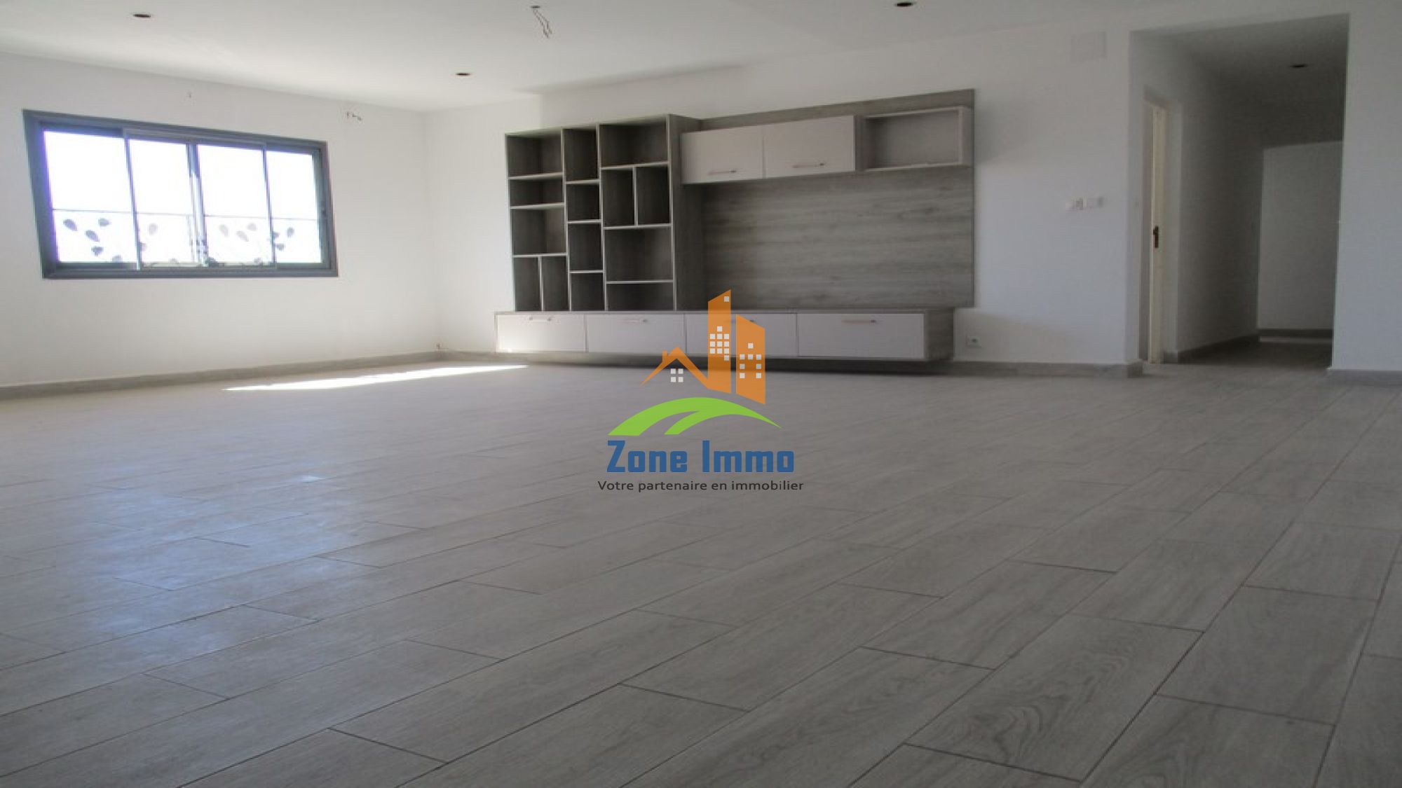 https://www.zoneimmo-mada.com/uploads/2024/12/17/a-louer-appartements-t4-securises-choix-a-tanjombato-1734419984_1_38998_large.jpg