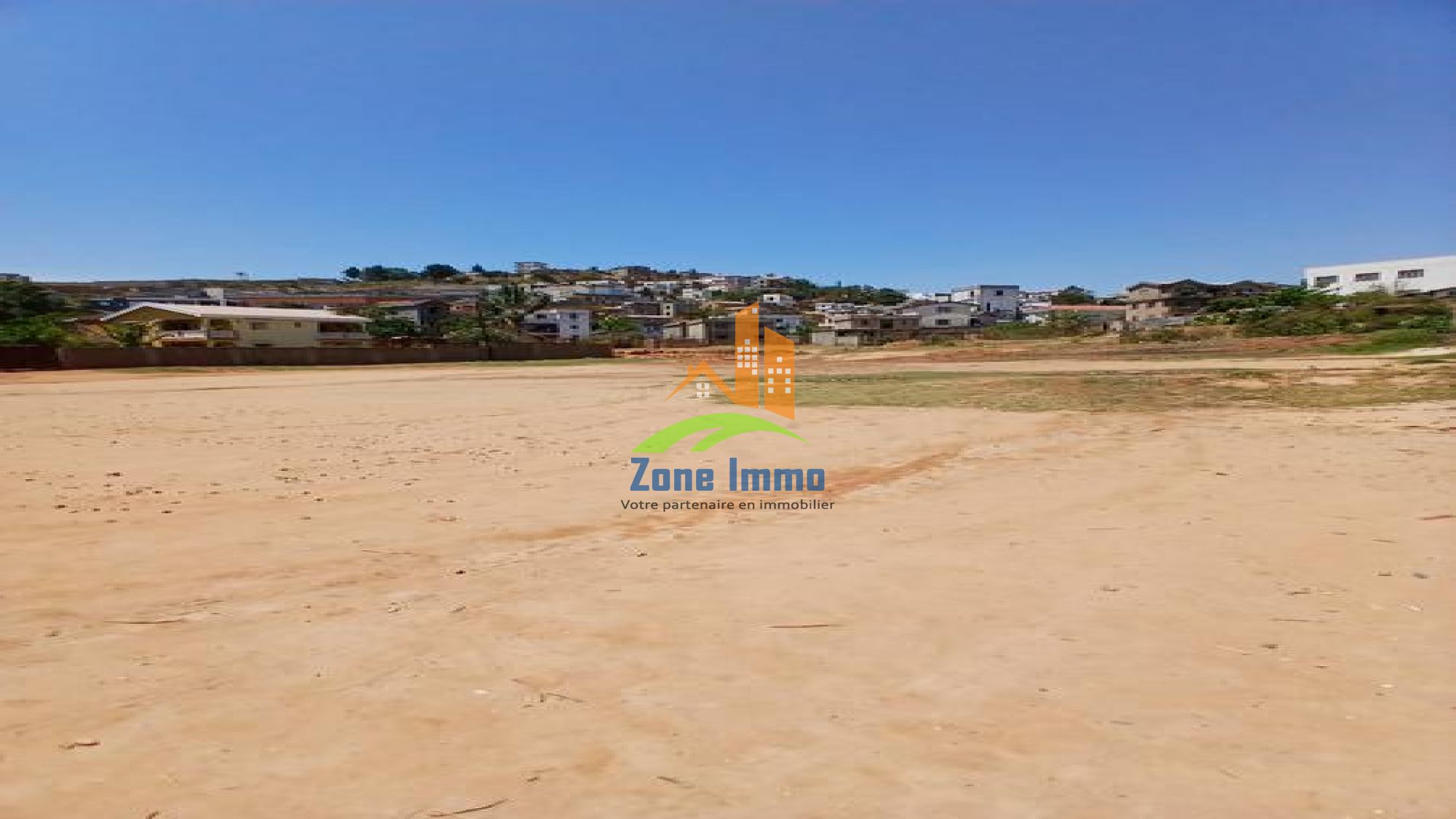 https://www.zoneimmo-mada.com/uploads/2025/01/18/a-vendre-terrain-pret-a-batir-de-2-995m2-a-alasora-1737189665_1_84302_large.jpg