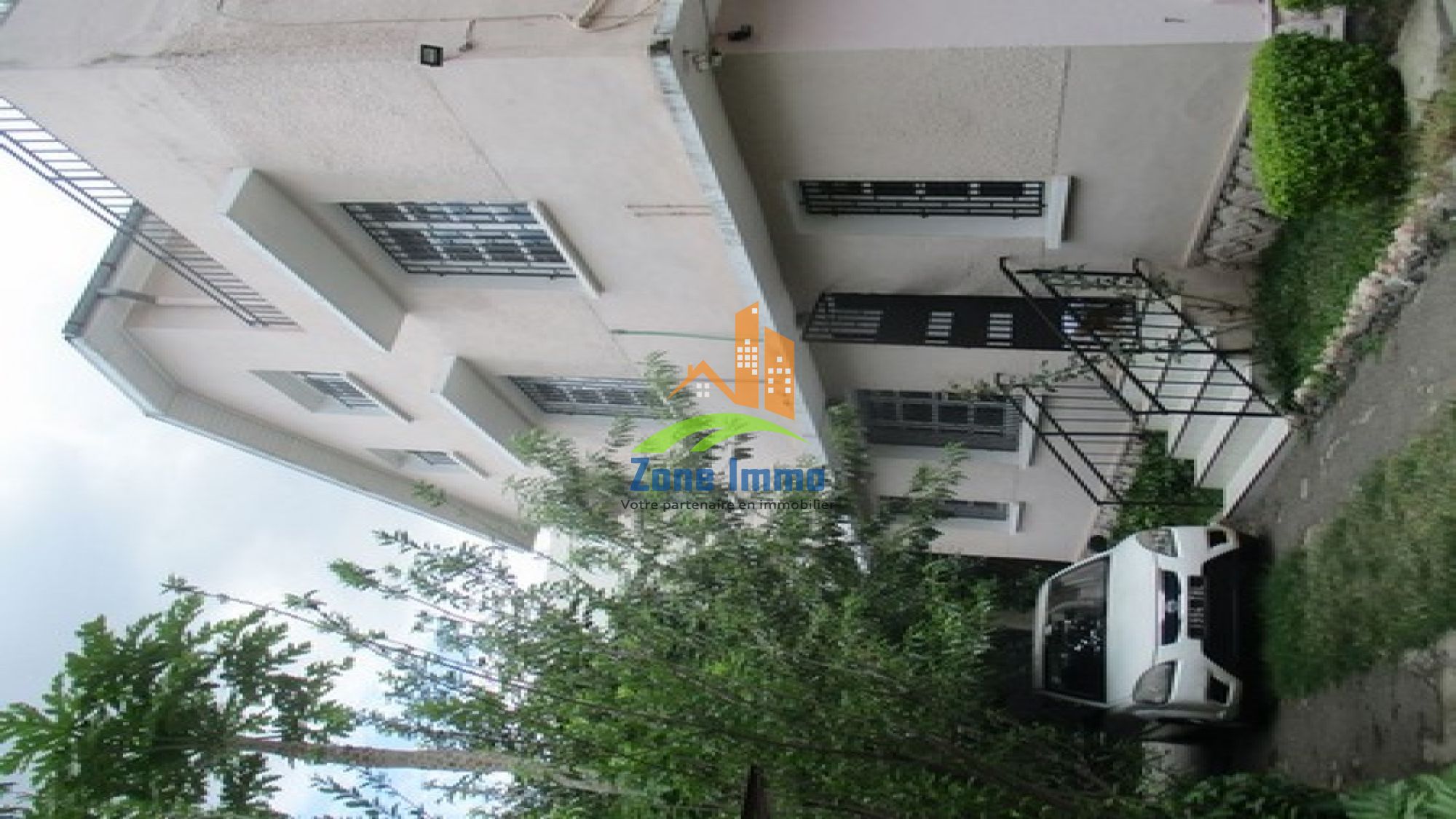 https://www.zoneimmo-mada.com/uploads/2025/01/24/a-louer-villa-a-etages-f5-a-usage-mixte-a-antsakaviro-1737709225_1_92450_large.jpg