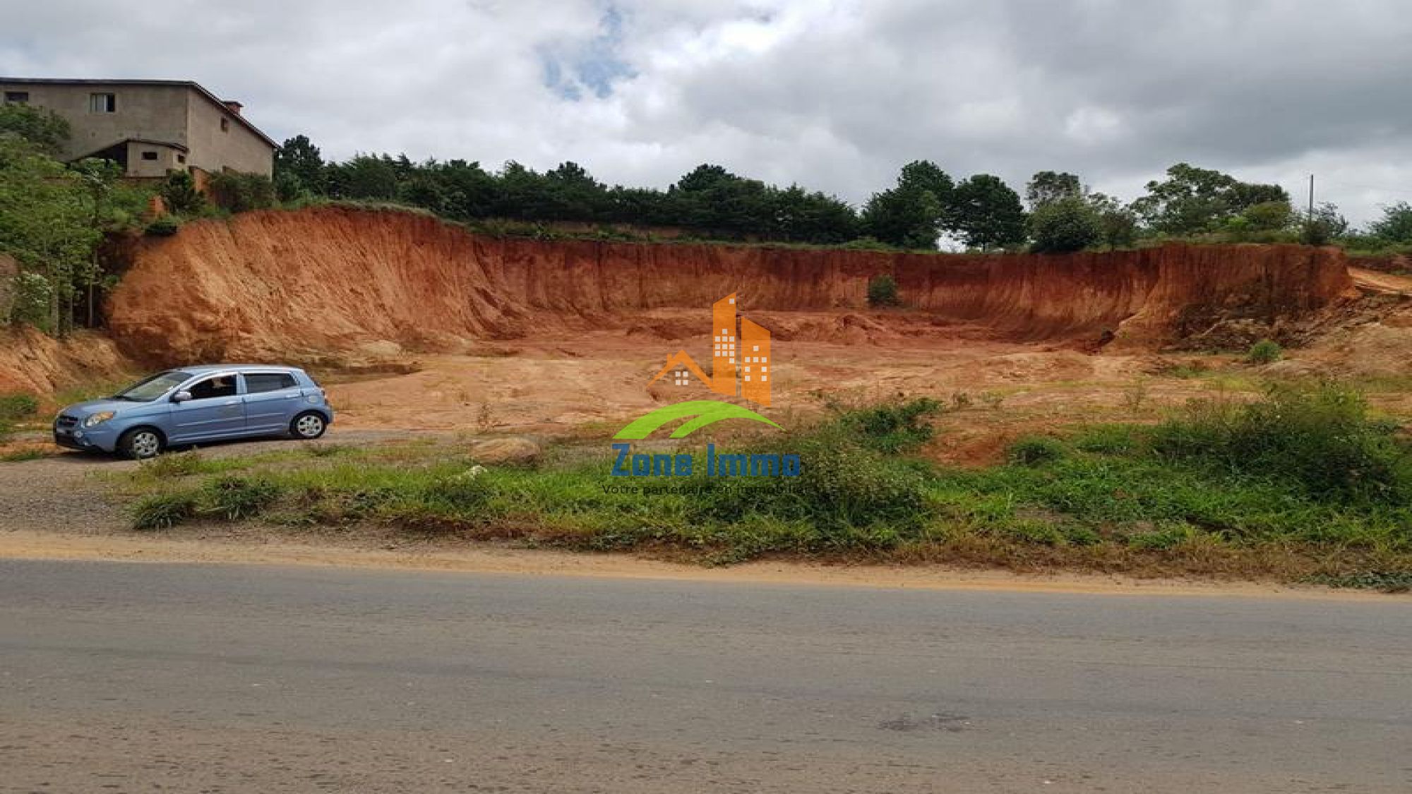 https://www.zoneimmo-mada.com/uploads/2025/03/10/a-vendre-terrain-de-4-300m-au-bdr-a-ambohimalaza-rn2-1741588208_1_55680_large.jpeg