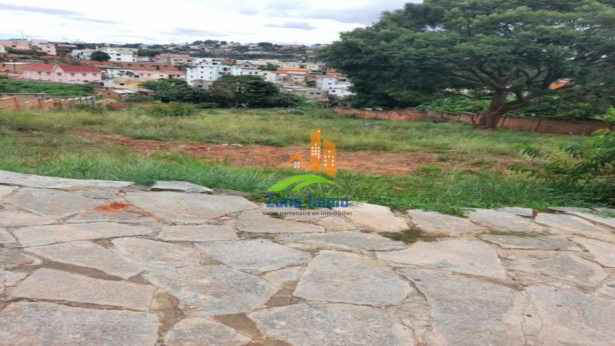 https://www.zoneimmo-mada.com/uploads/2025/03/11/a-vendre-terrain-de-1-960m-cloture-a-antanetibe-ilafy-1741699122_1_92415_large.jpg