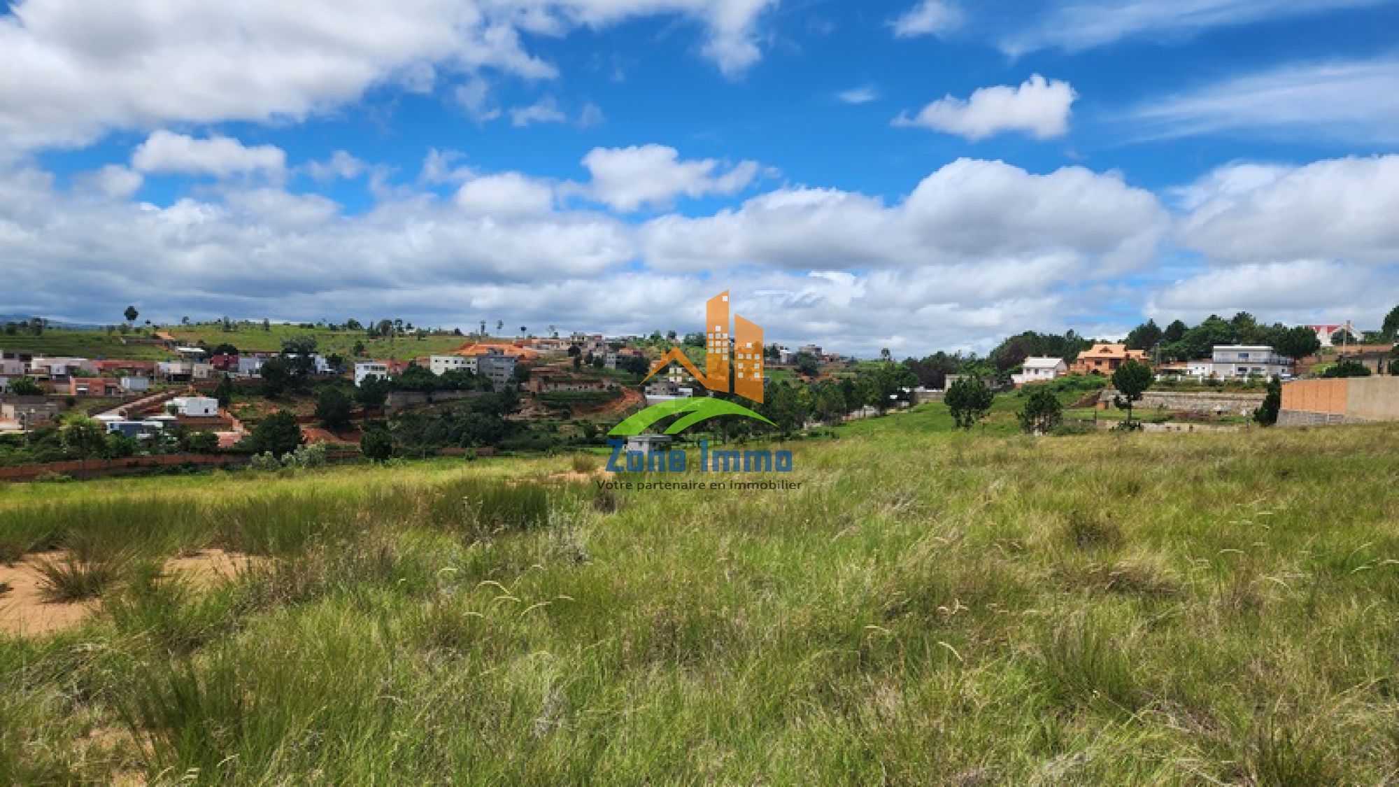 https://www.zoneimmo-mada.com/uploads/2025/03/20/a-vendre-beau-terrain-de-1-818m-a-15-minu-manazary-ilafy-1742453400_1_55490_large.jpg