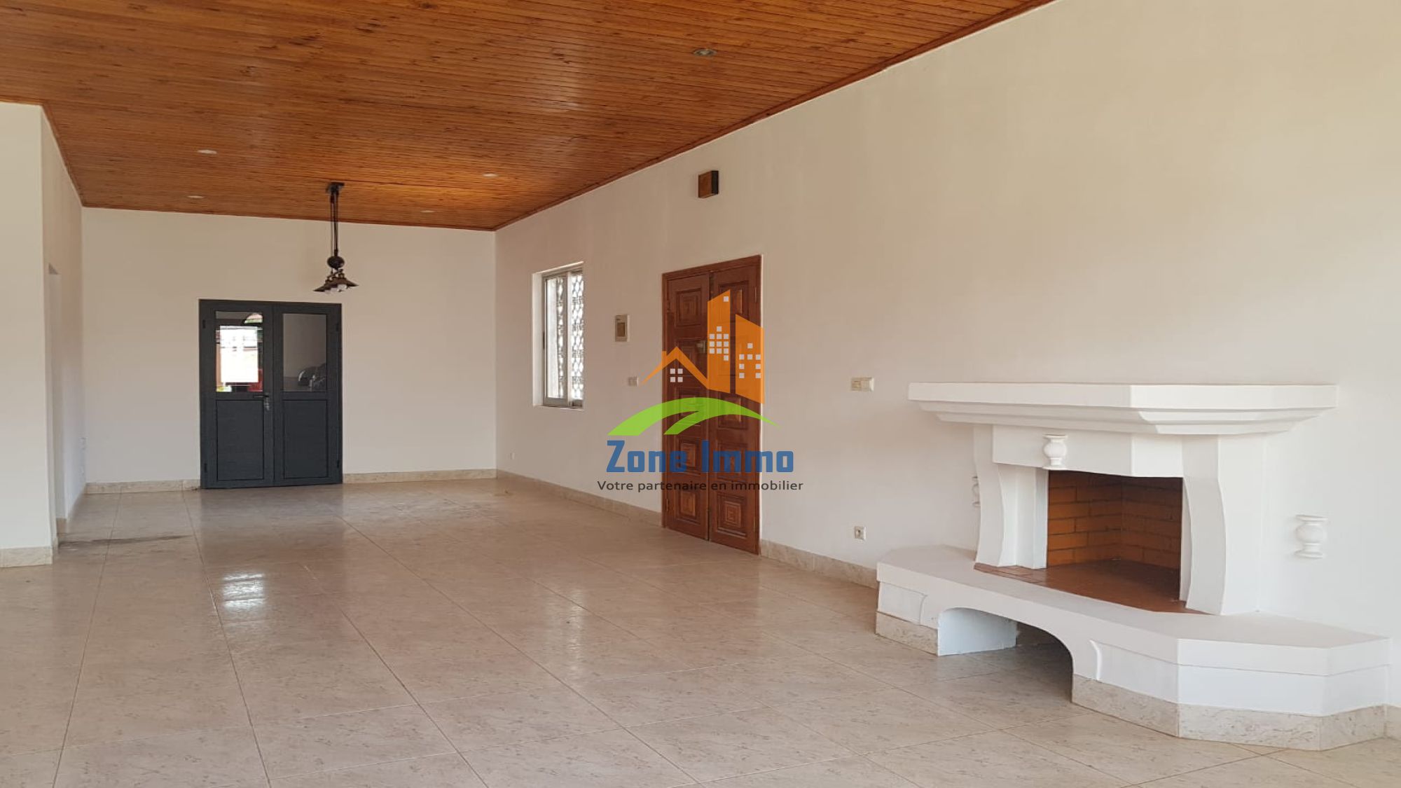 https://www.zoneimmo-mada.com/uploads/2025/03/25/a-louer-villa-basse-f4-bureau-a-proximite-du-lft-a-ambatobe-1742880875_2_79336_large.jpg