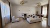 https://www.zoneimmo-mada.com/uploads/2025/03/27/a-louer-villa-basse-f4-f5-avec-jardin-a-pied-du-lft-a-ambatobe-1788243043_1_46286_medium.jpg