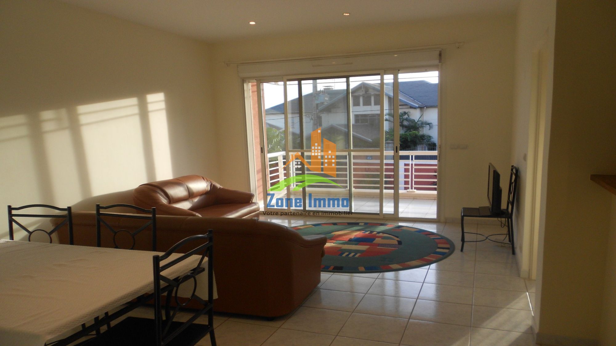 https://www.zoneimmo-mada.com/uploads/2025/03/28/a-vendre-appartement-t2-securise-de-56m-a-ivandry-1743146691_1_87235_large.jpg