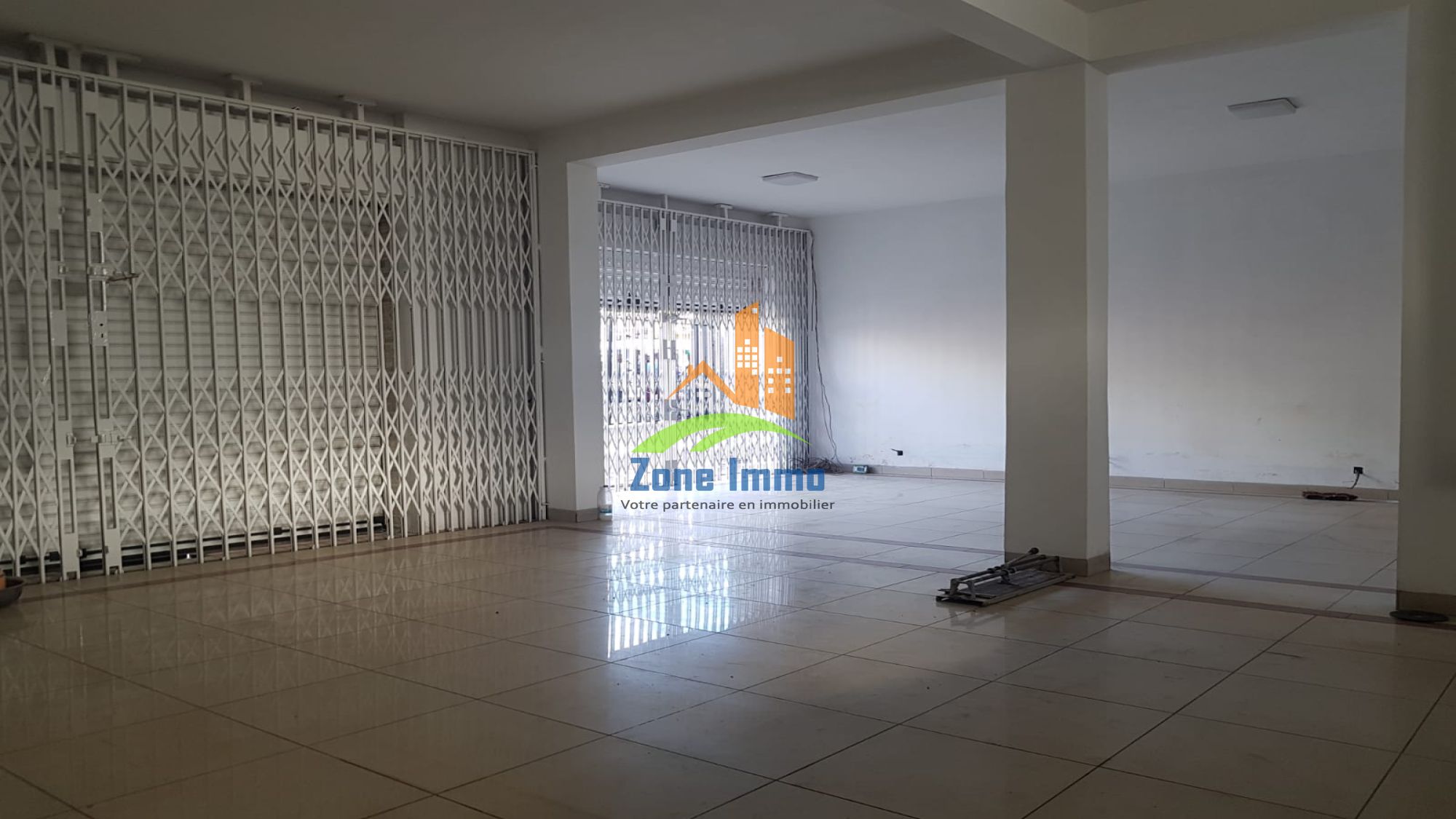 https://www.zoneimmo-mada.com/uploads/2025/05/07/a-louer-local-de-90m-au-rdc-et-au-bdr-principale-a-tanjombato-1746599768_1_62930_large.jpg