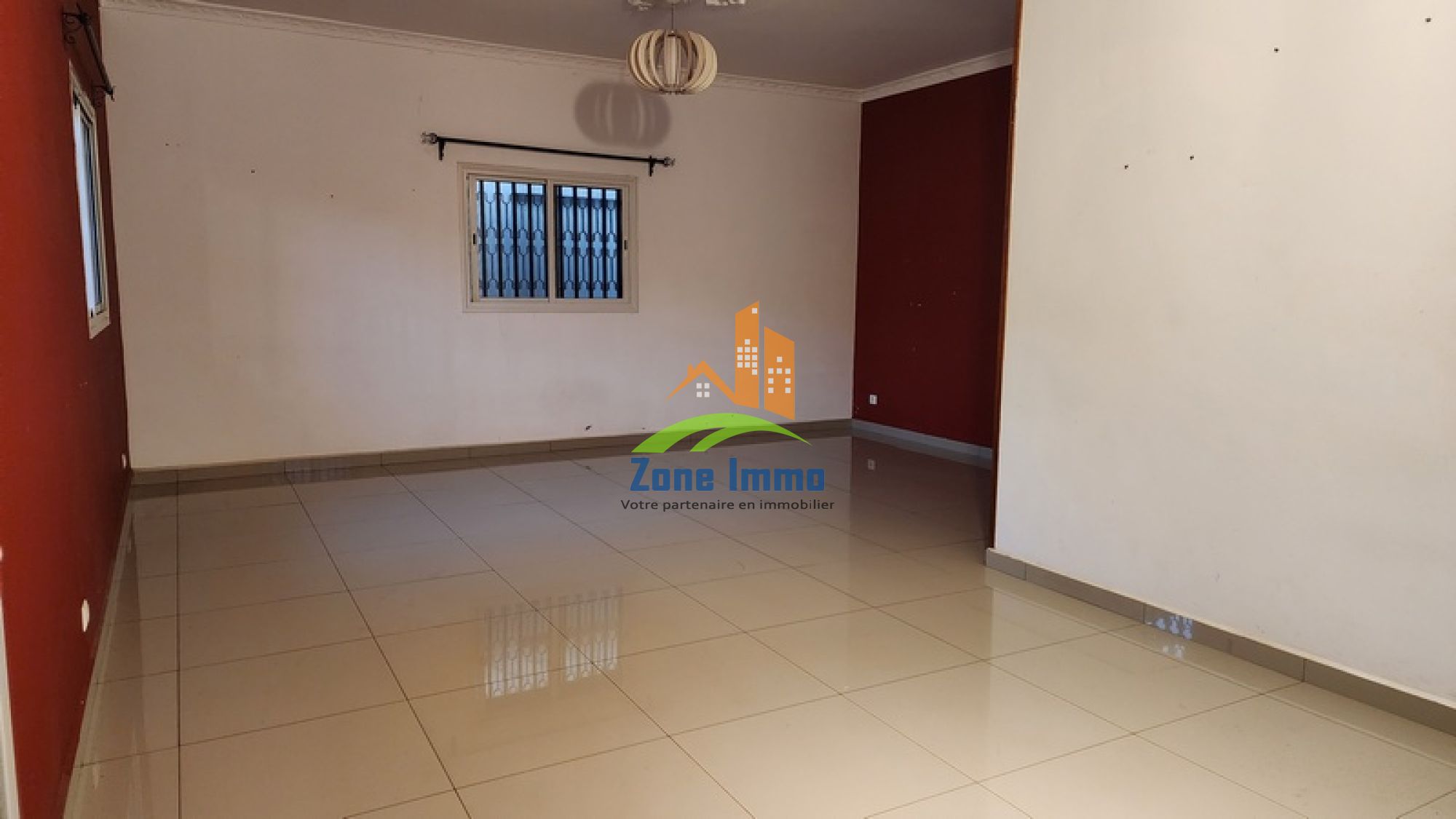 https://www.zoneimmo-mada.com/uploads/2025/05/22/a-louer-appartement-t5-securise-et-sans-probleme-d-eau-a-iavoloha-1748954807_1_16642_large.jpg