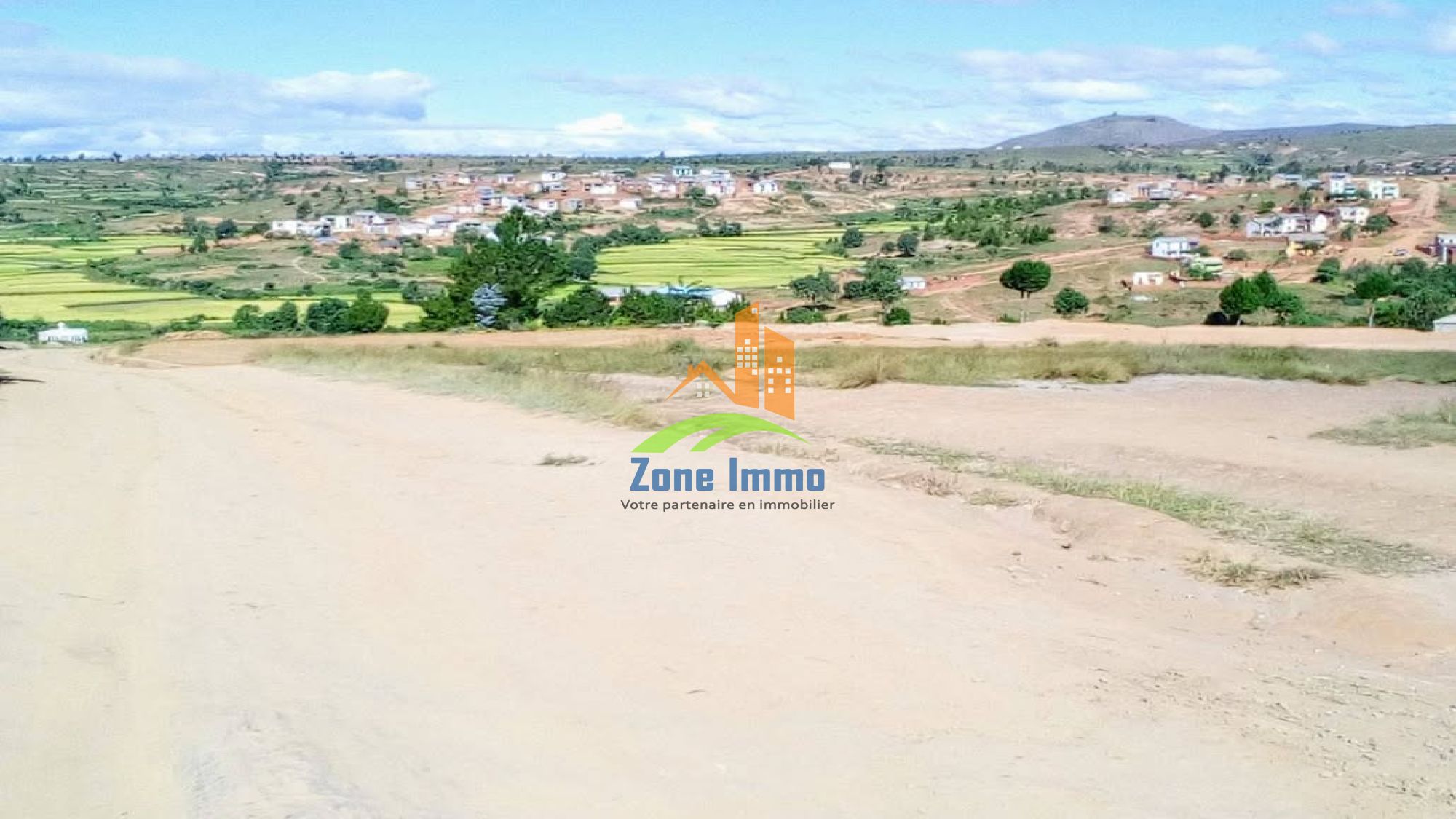https://www.zoneimmo-mada.com/uploads/2025/06/23/a-vendre-terrain-plat-de-1-472m2-accessible-en-ambatomirahavavy-1750659198_1_33037_large.jpg