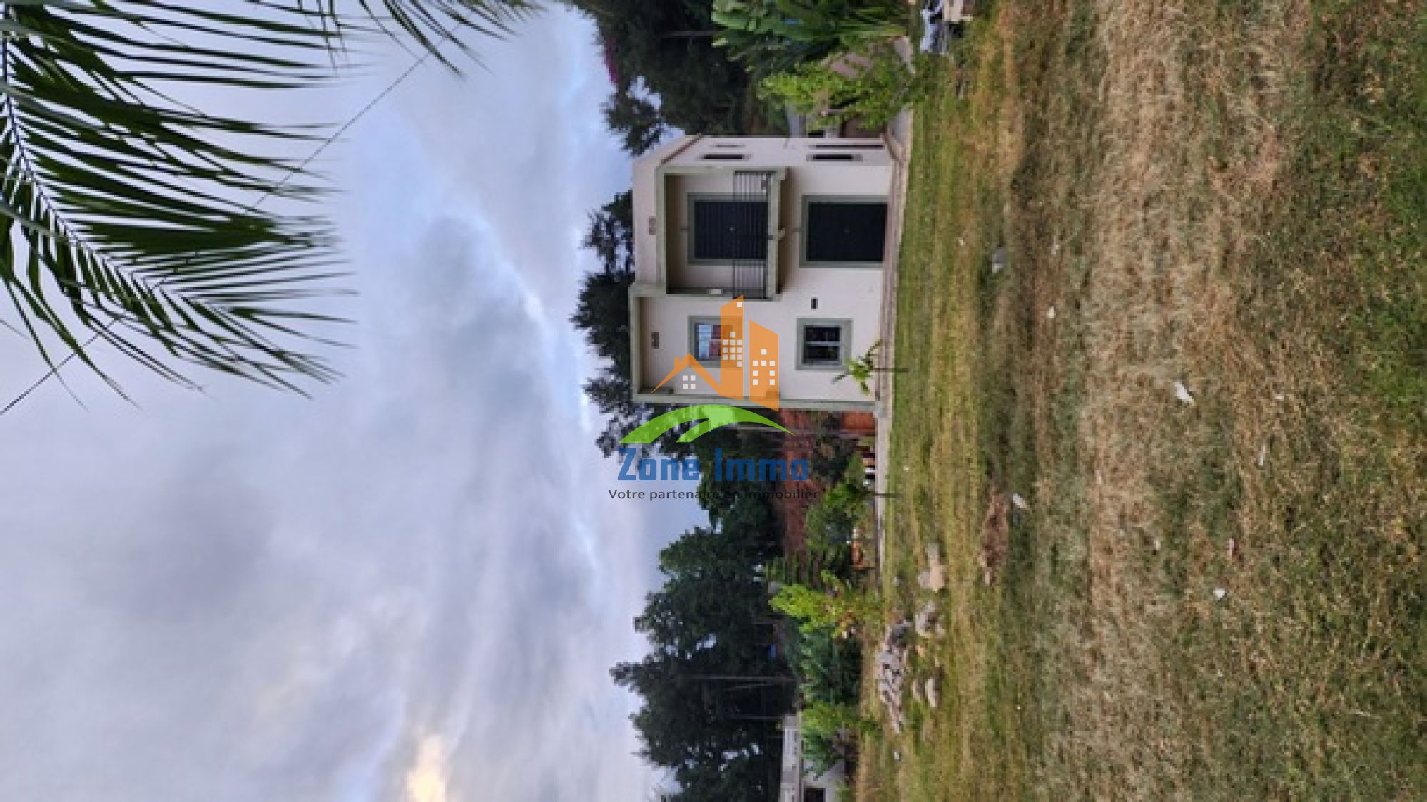 https://www.zoneimmo-mada.com/uploads/2025/07/02/a-louer-coquette-villa-a-etage-f4-a-amboanjobe-rn7-1752510552_1_42196_large.jpg