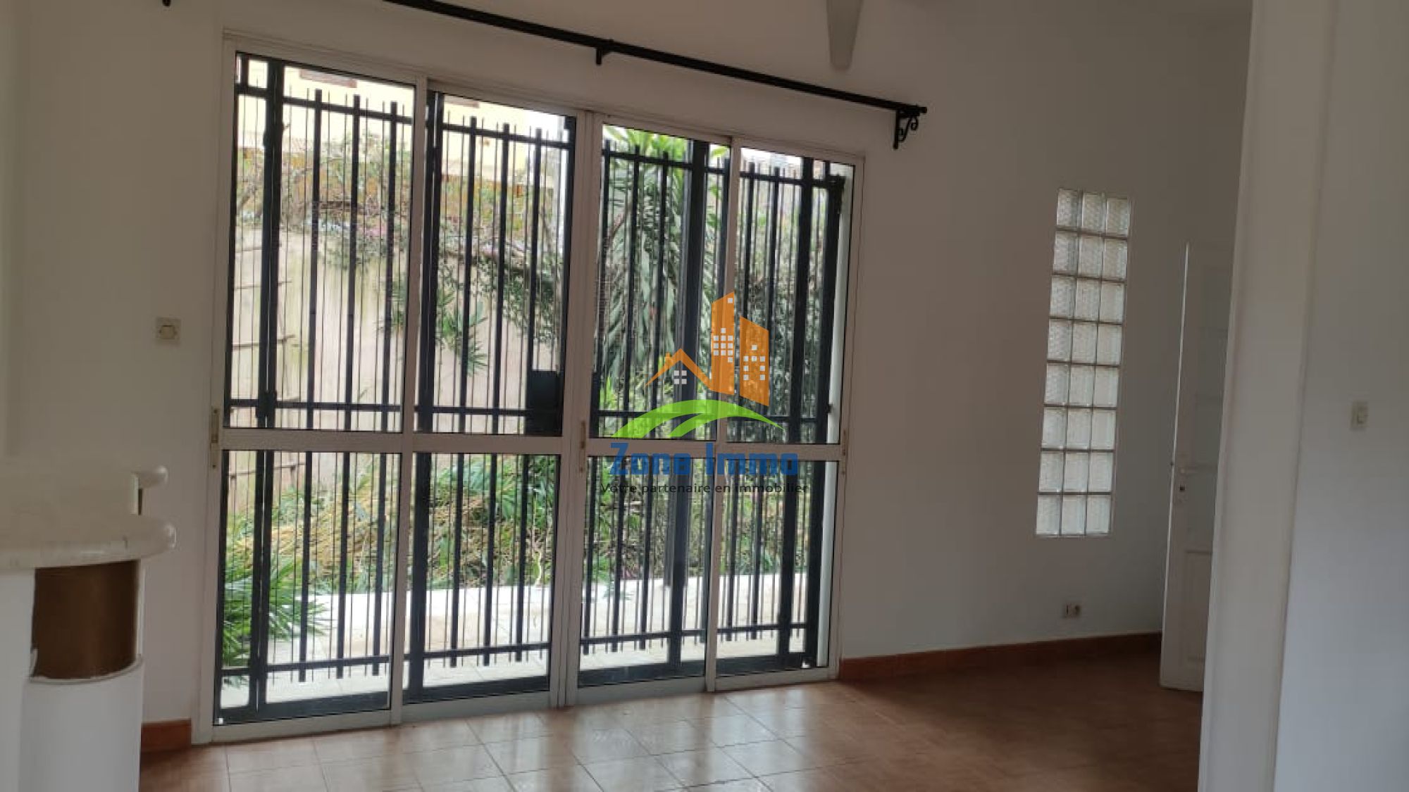https://www.zoneimmo-mada.com/uploads/2025/07/10/a-louer-villa-a-etage-f5-a-07minutes-a-pied-du-lft-a-ambatobe-1752162483_1_80037_large.jpeg
