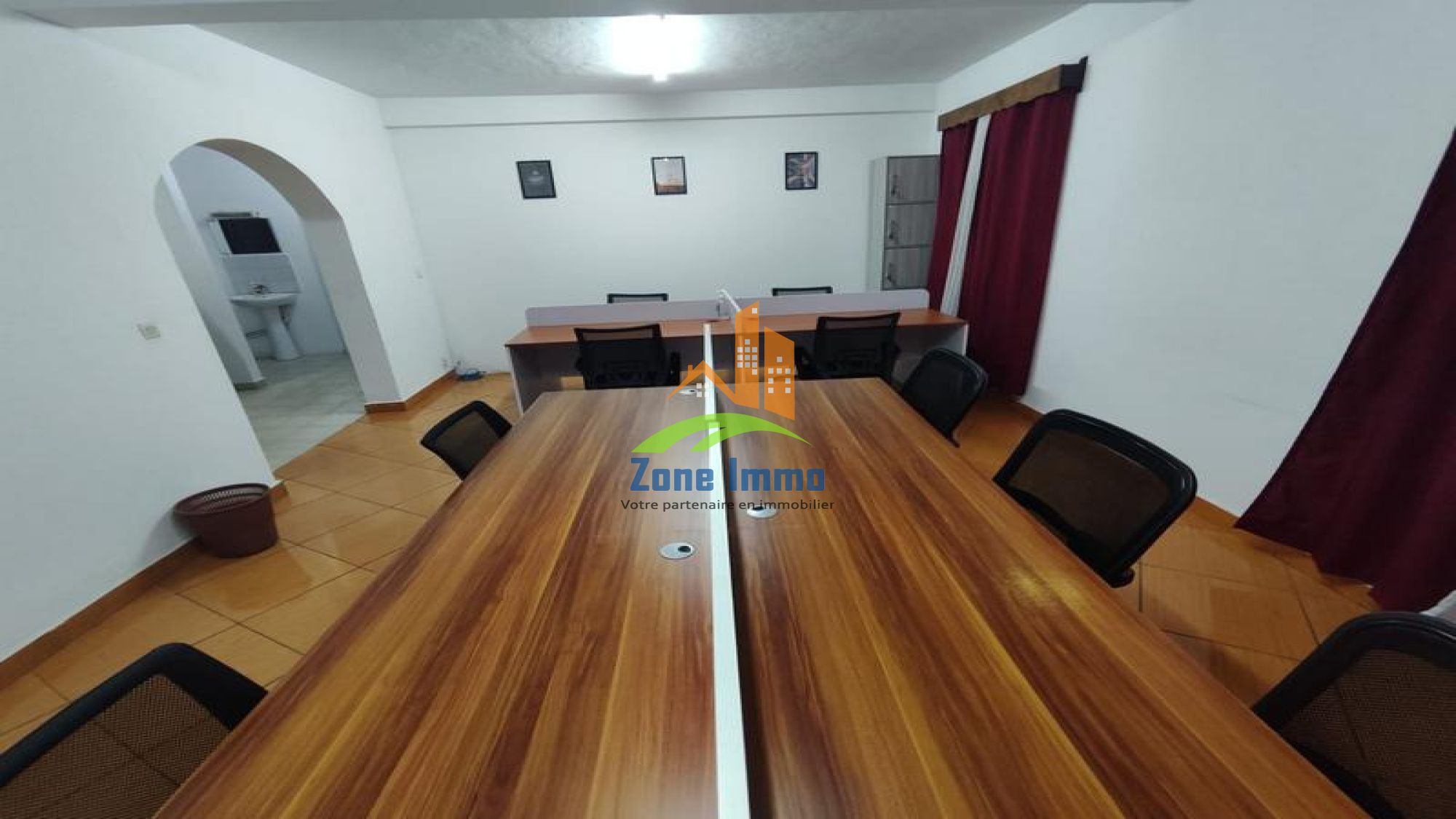 https://www.zoneimmo-mada.com/uploads/2025/07/16/a-louer-appartement-t3-bien-place-a-usage-mixte-a-alarobia-1752816394_1_91305_large.jpg