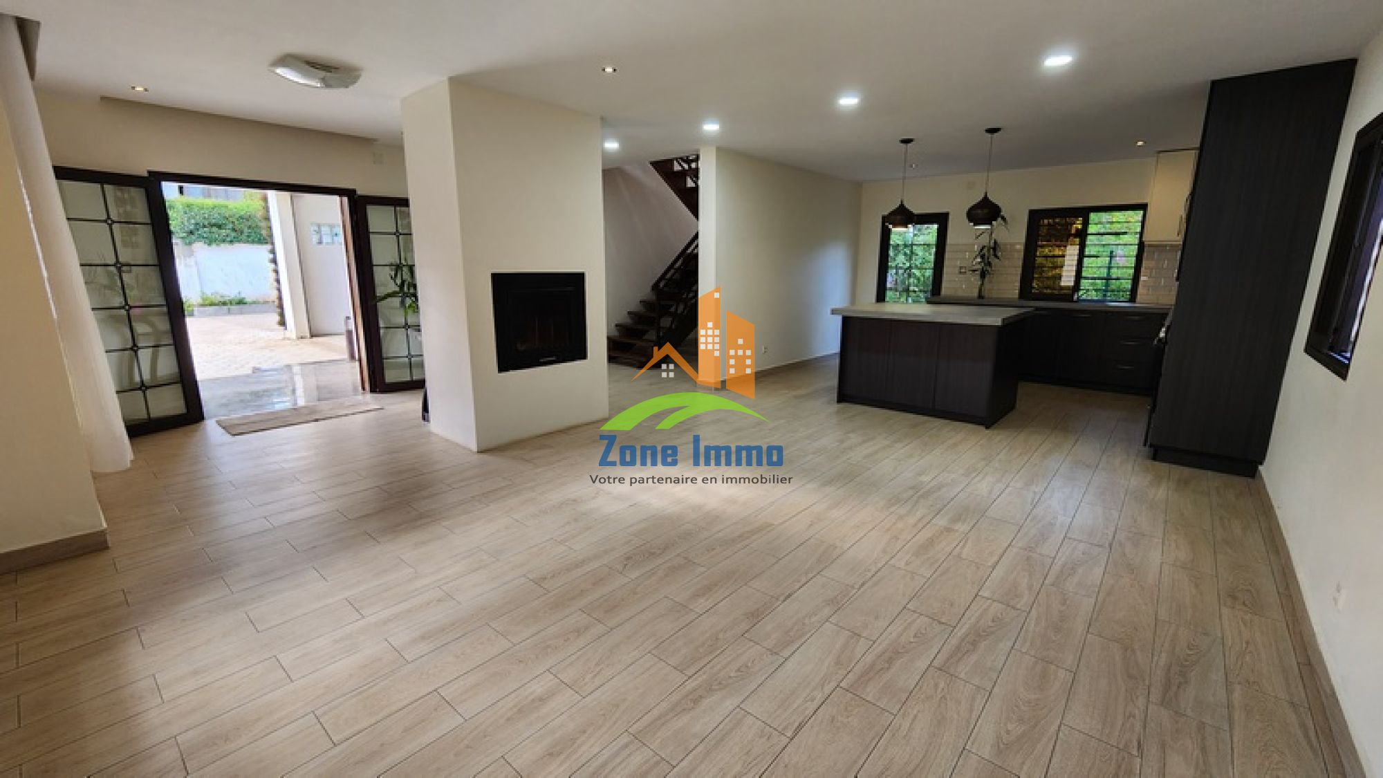 https://www.zoneimmo-mada.com/uploads/2025/07/25/a-louer-bureau-habitation-f6-moderne-proc-analamahitsy-1776323685_1_94437_large.jpg