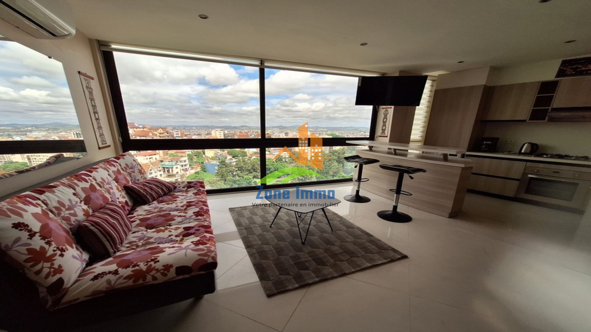 https://www.zoneimmo-mada.com/uploads/2025/07/28/a-louer-bel-appartement-t2-meuble-et-equipe-a-faravohitra-1753710577_1_80497_large.jpg