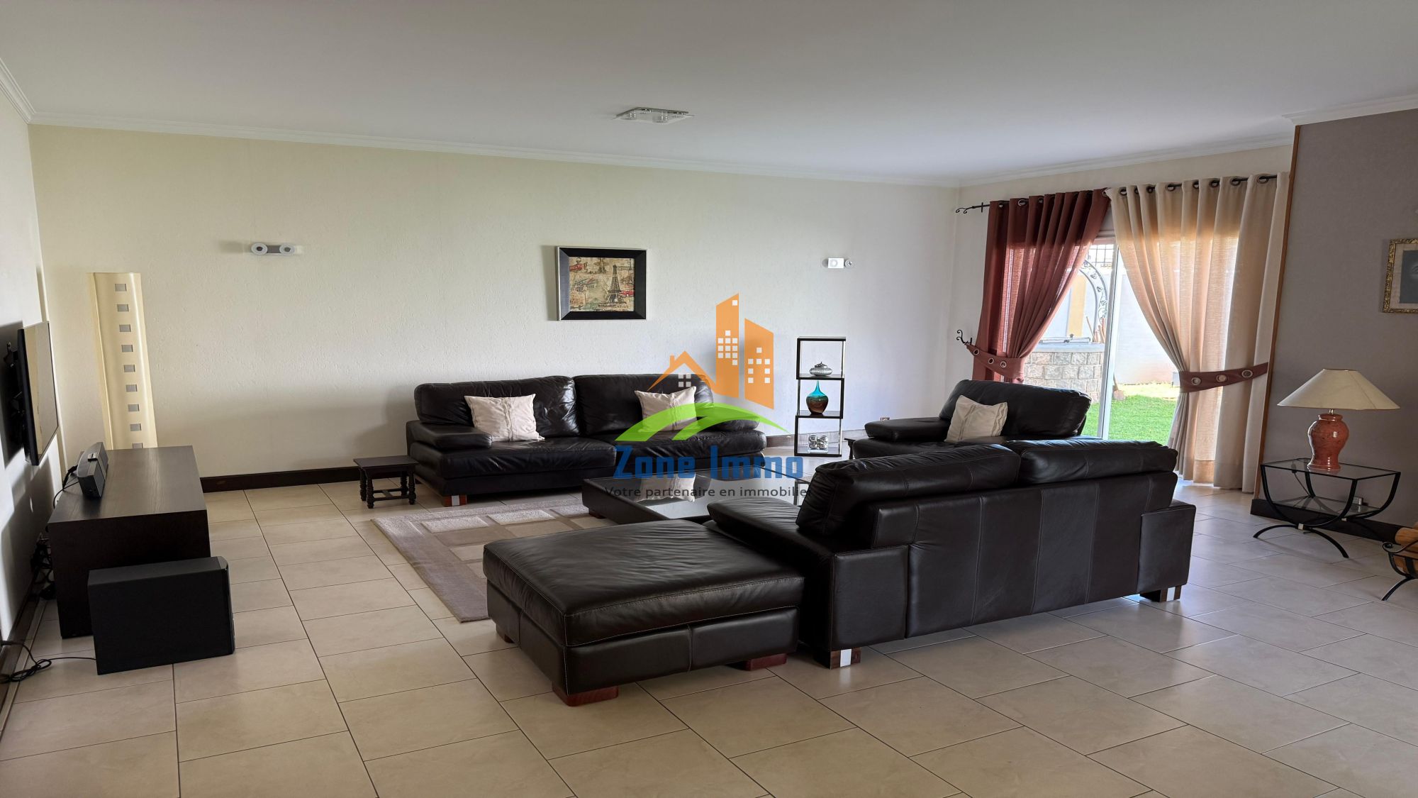 https://www.zoneimmo-mada.com/uploads/2025/09/02/a-louer-villa-a-etage-f5-equipee-a-androhibe-1756848316_2_34457_large.jpg
