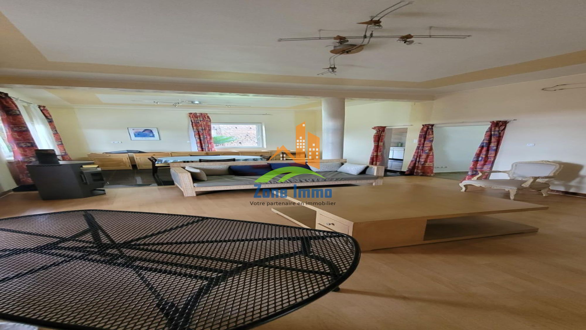 https://www.zoneimmo-mada.com/uploads/2025/09/03/a-louer-appartement-t3-meuble-au-rez-de-jardin-a-ambohimiandra-1756910694_1_12719_large.jpeg