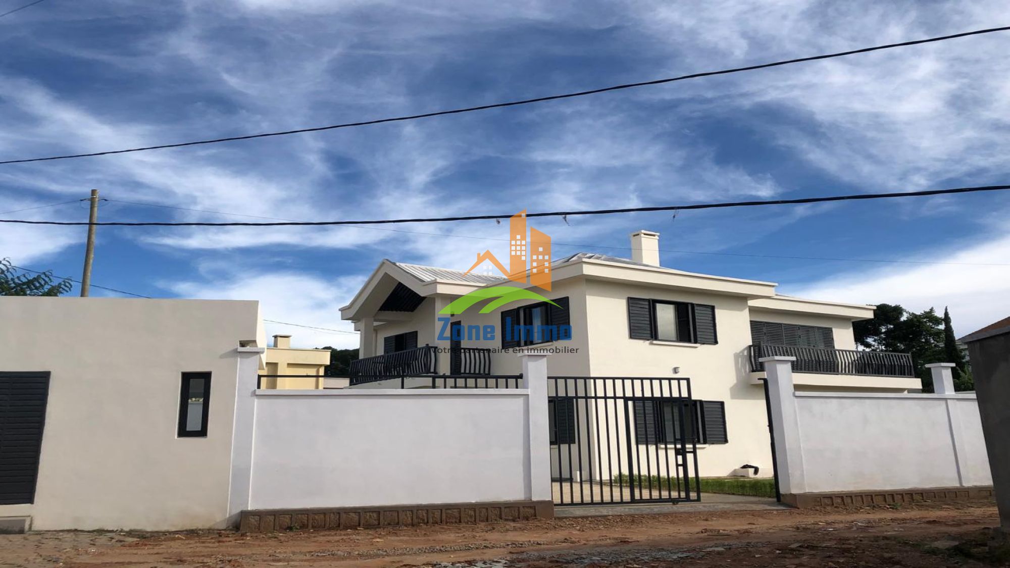 https://www.zoneimmo-mada.com/uploads/2025/09/03/a-louer-villa-a-etage-f6-a-03-minutes-a-pied-du-lft-a-ambatobe-1775563303_1_71678_large.jpeg