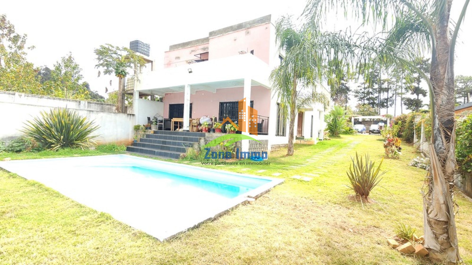 https://www.zoneimmo-mada.com/uploads/2025/09/15/a-louer-villa-a-etage-f6-avec-piscine-a-ambohidratrimo-1758902985_1_47506_large.jpg