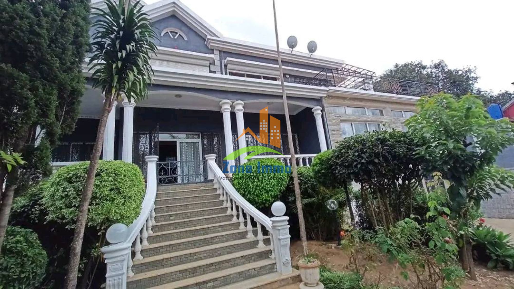 https://www.zoneimmo-mada.com/uploads/2025/09/16/a-louer-grande-villa-f7-avec-pisci-ambohijanahary-1758000458_1_65628_large.jpg