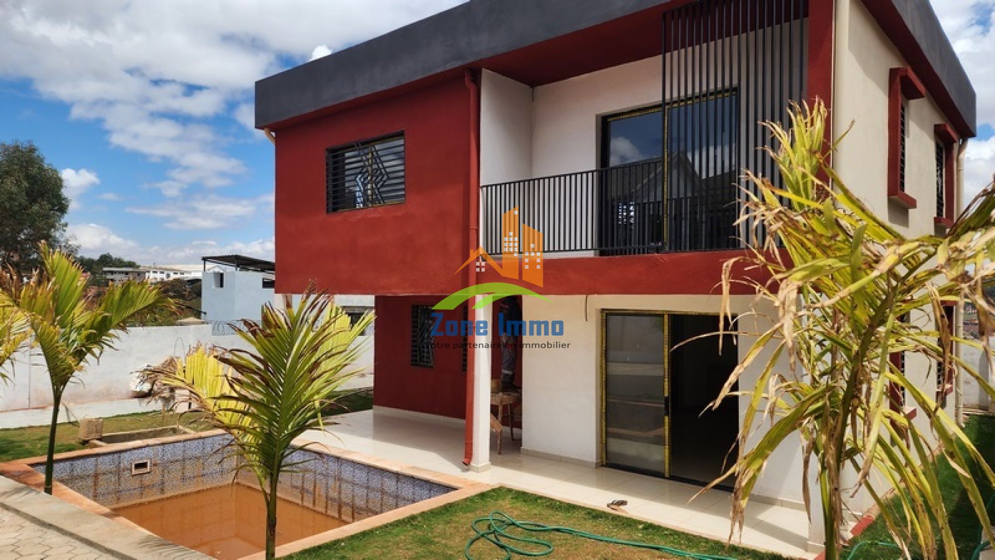 https://www.zoneimmo-mada.com/uploads/2025/09/29/a-vendre-propriete-de-700m-avec-02-villas-a-etage-f5-n-mandrosoa-ivato-1759148780_1_55451_large.jpg