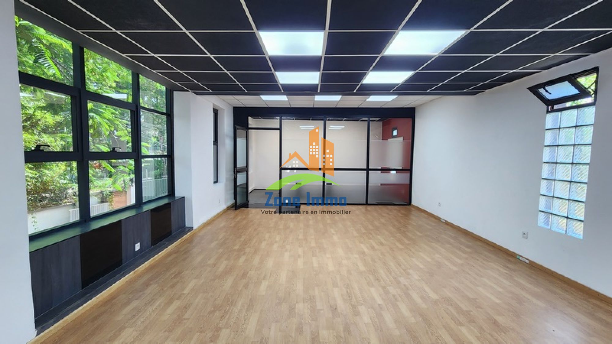 https://www.zoneimmo-mada.com/uploads/2025/10/03/a-louer-immeuble-f5-de-250m-a-ambaranjana-1769702725_1_24883_large.jpg