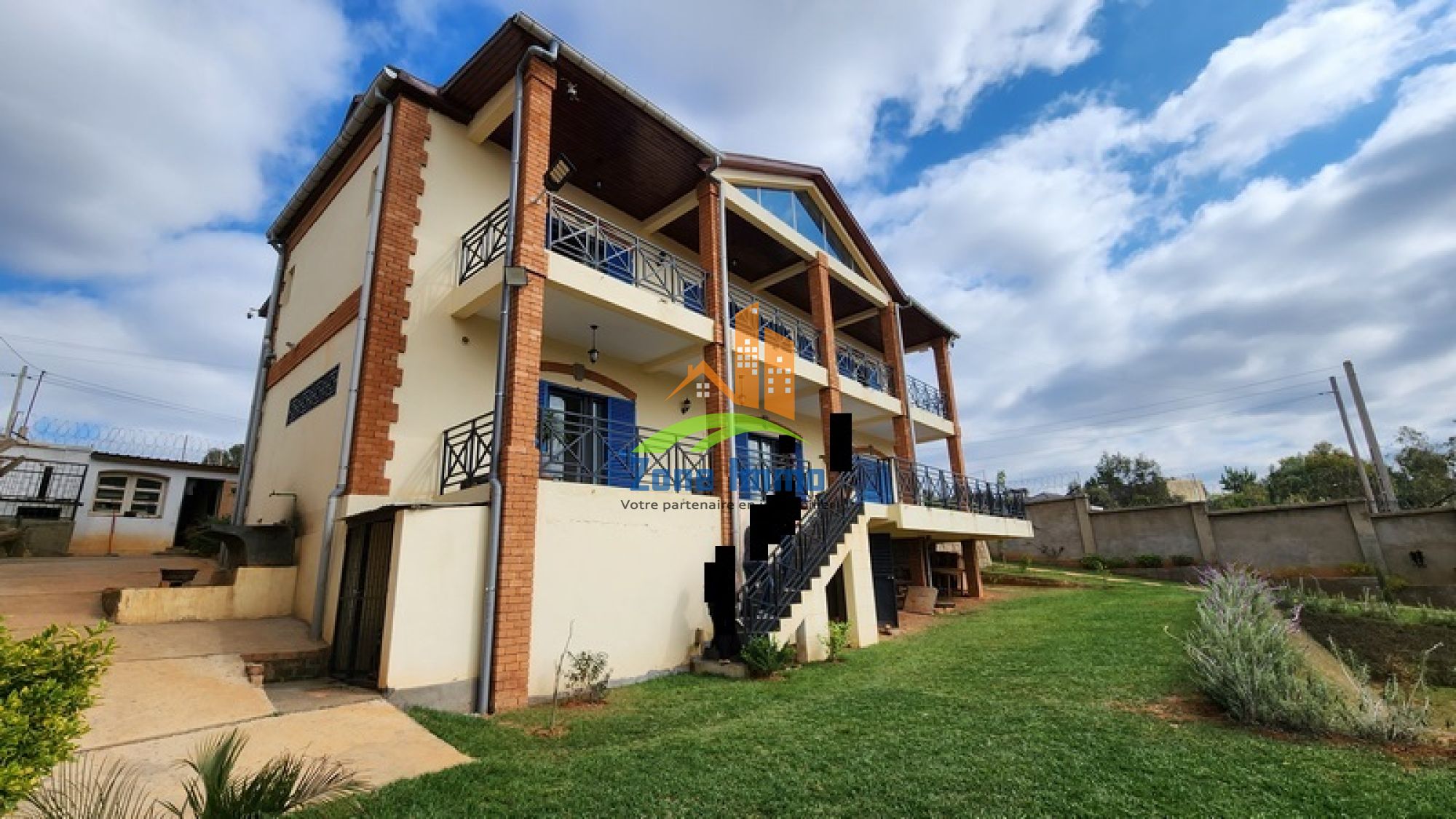 https://www.zoneimmo-mada.com/uploads/2025/10/06/a-vendre-villa-a-etage-f7-combles-sur-1-500m-de-terr-manazary-ilafy-1760300054_1_59284_large.jpg