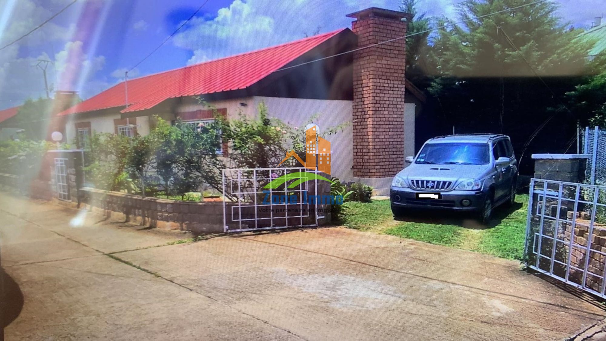 https://www.zoneimmo-mada.com/uploads/2025/10/22/a-vendre-villa-basse-f4-meublee-sur-300m-de-terrain-a-ambolonkandrina-1761140687_1_20050_large.jpeg