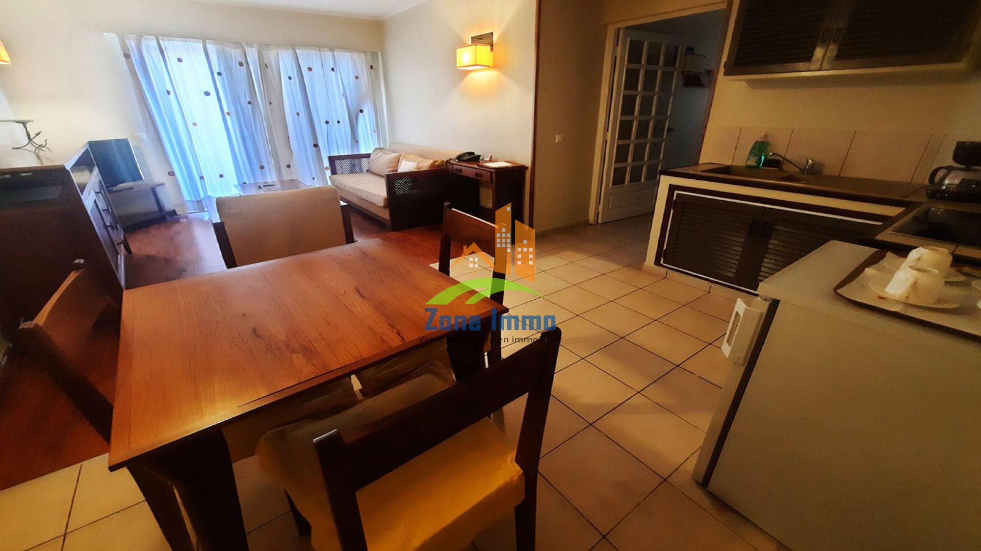 https://www.zoneimmo-mada.com/uploads/2025/11/05/a-louer-appartements-t2-meubles-au-choix-sur-l-ambohijatovo-ambony-1762375328_1_1606_large.jpg