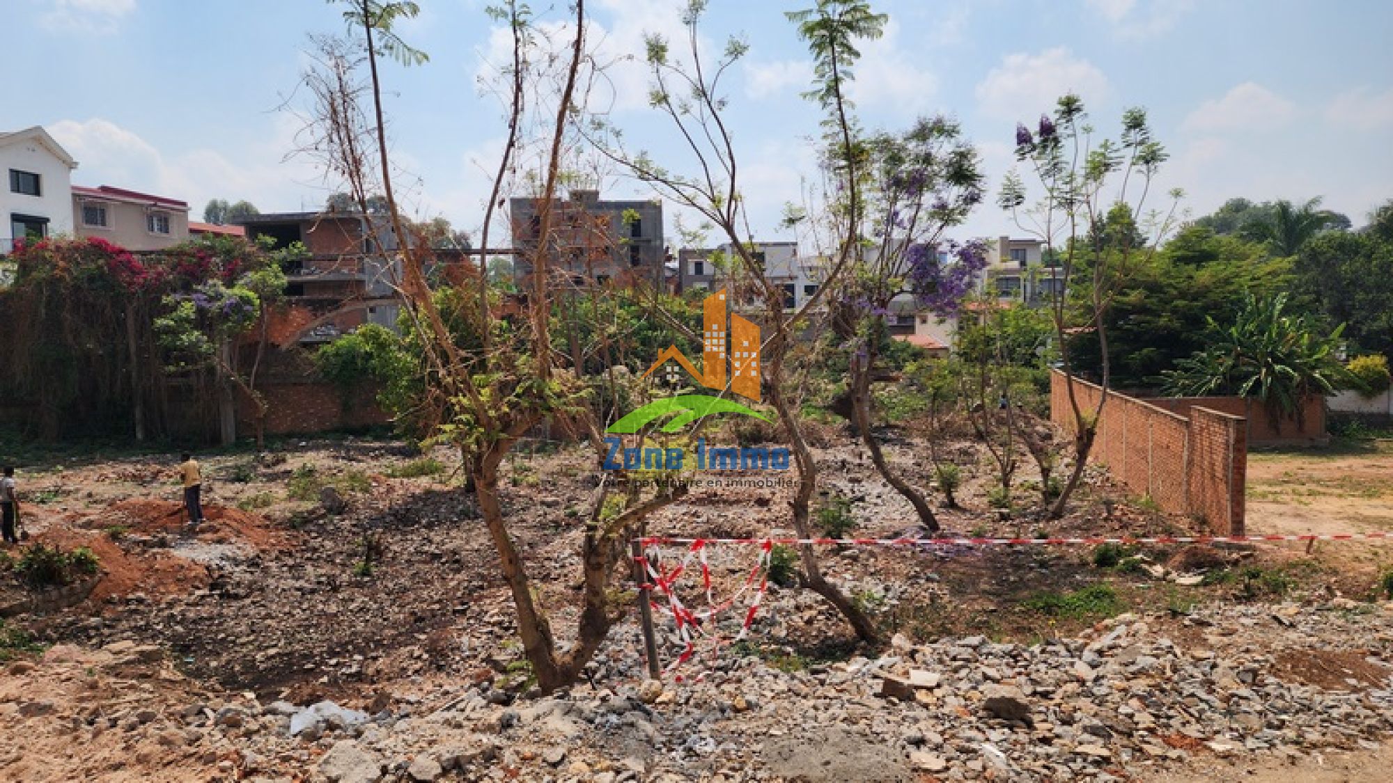 https://www.zoneimmo-mada.com/uploads/2025/11/13/a-vendre-terrain-de-1-123m-sur-ivandry-1763011272_1_28015_large.jpg