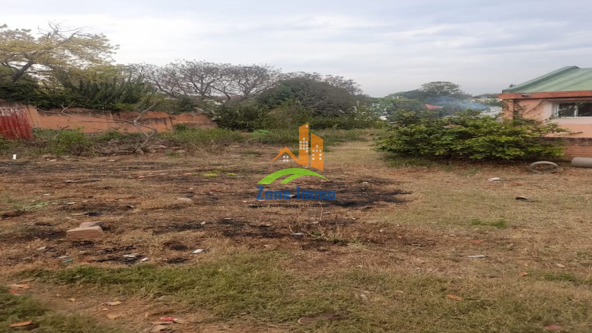https://www.zoneimmo-mada.com/uploads/2025/11/13/a-vendre-terrain-de-850m-pret-a-batir-sur-androhibe-1763062006_1_56893_large.jpeg