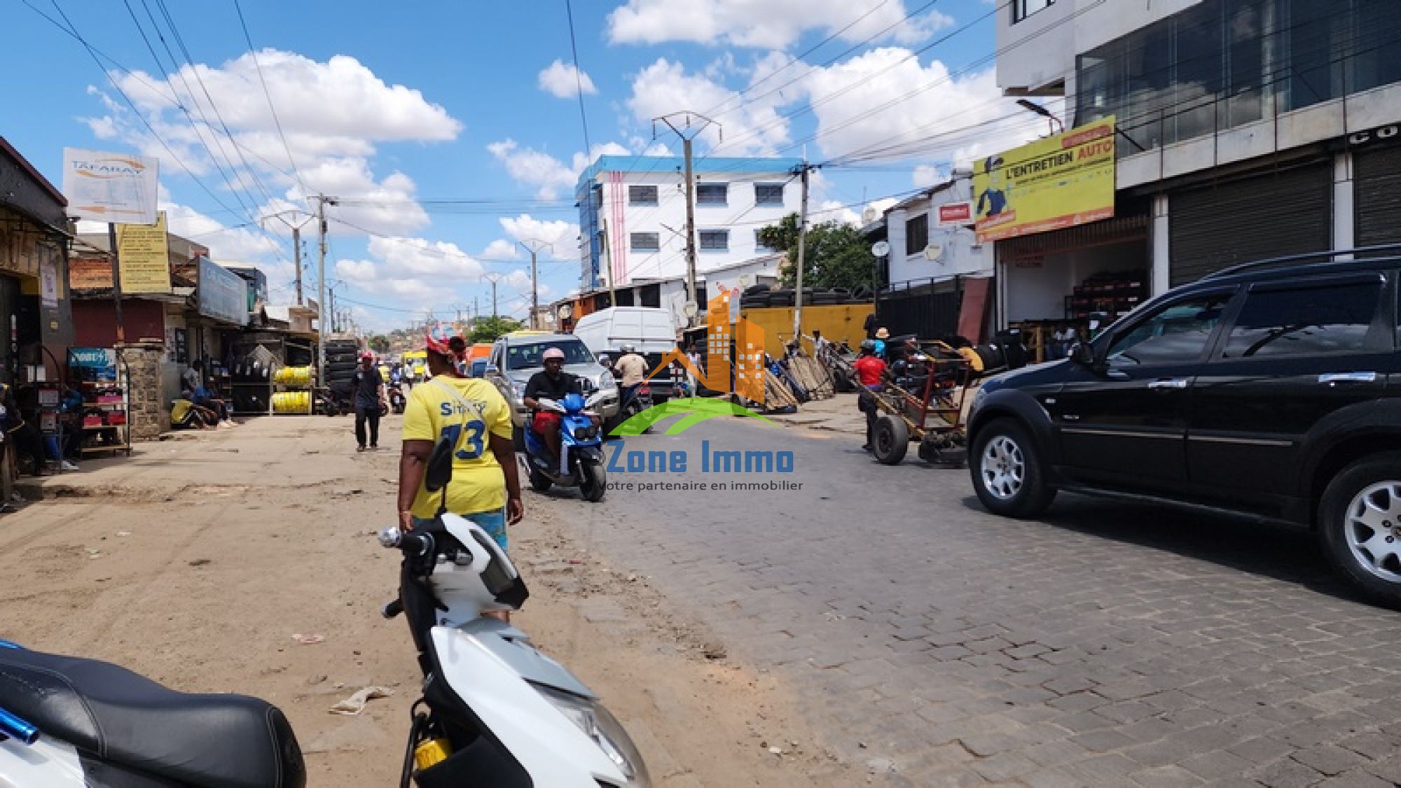 https://www.zoneimmo-mada.com/uploads/2025/11/18/a-vendre-propriete-de-1-150m-avec-qlqs-batiments-au-bdr-a-ankorondrano-1763469744_1_5143_large.jpg