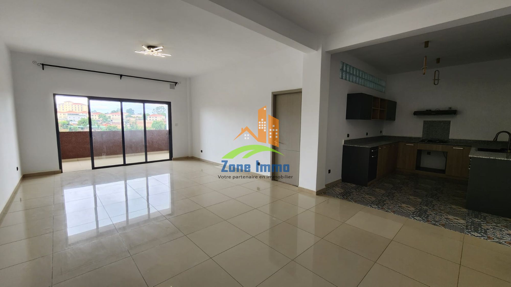 https://www.zoneimmo-mada.com/uploads/2025/11/23/a-louer-appartements-t3-de-170-ankadilalana-ambohibao-1763935715_1_1336_large.jpeg