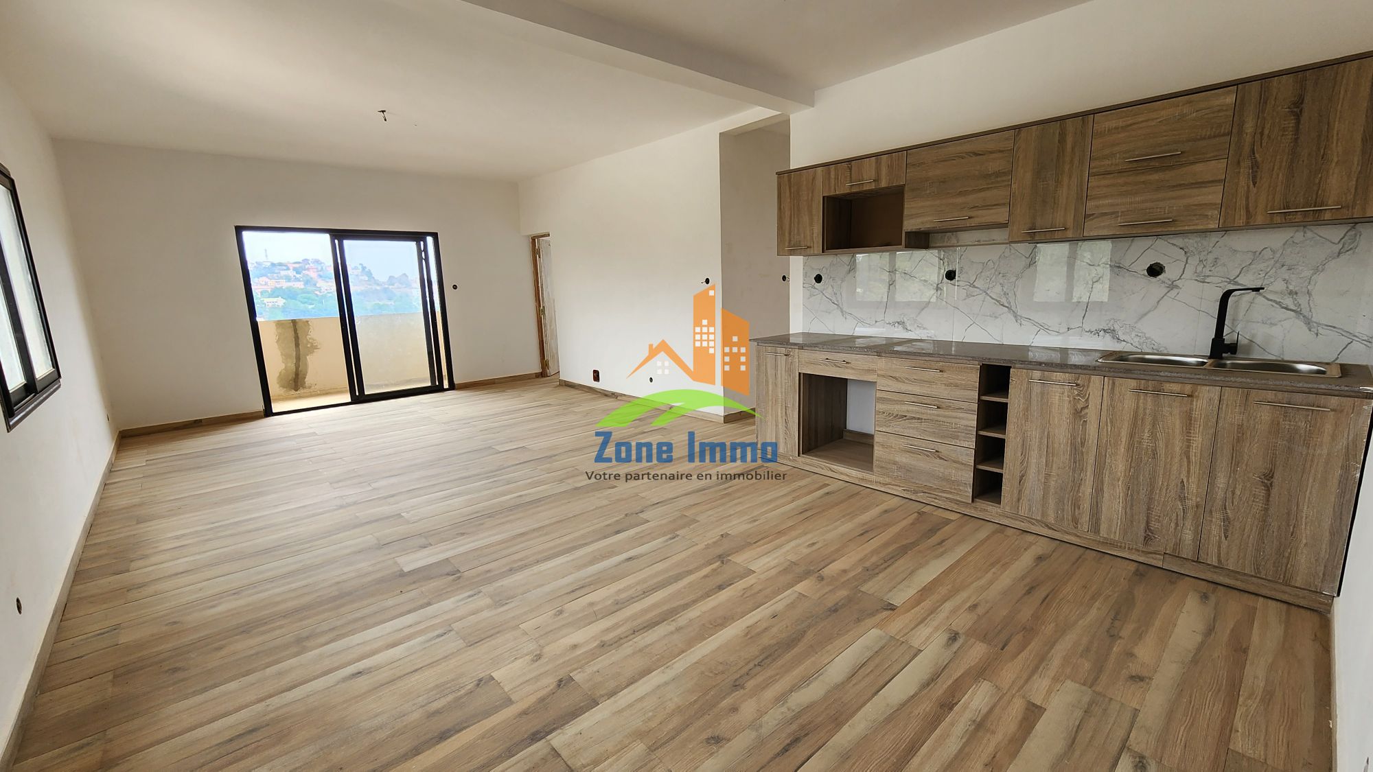 https://www.zoneimmo-mada.com/uploads/2025/12/16/a-vendre-appartements-t4-securises-a-pied-du-lft-a-ambatobe-1765902764_1_14017_large.jpg