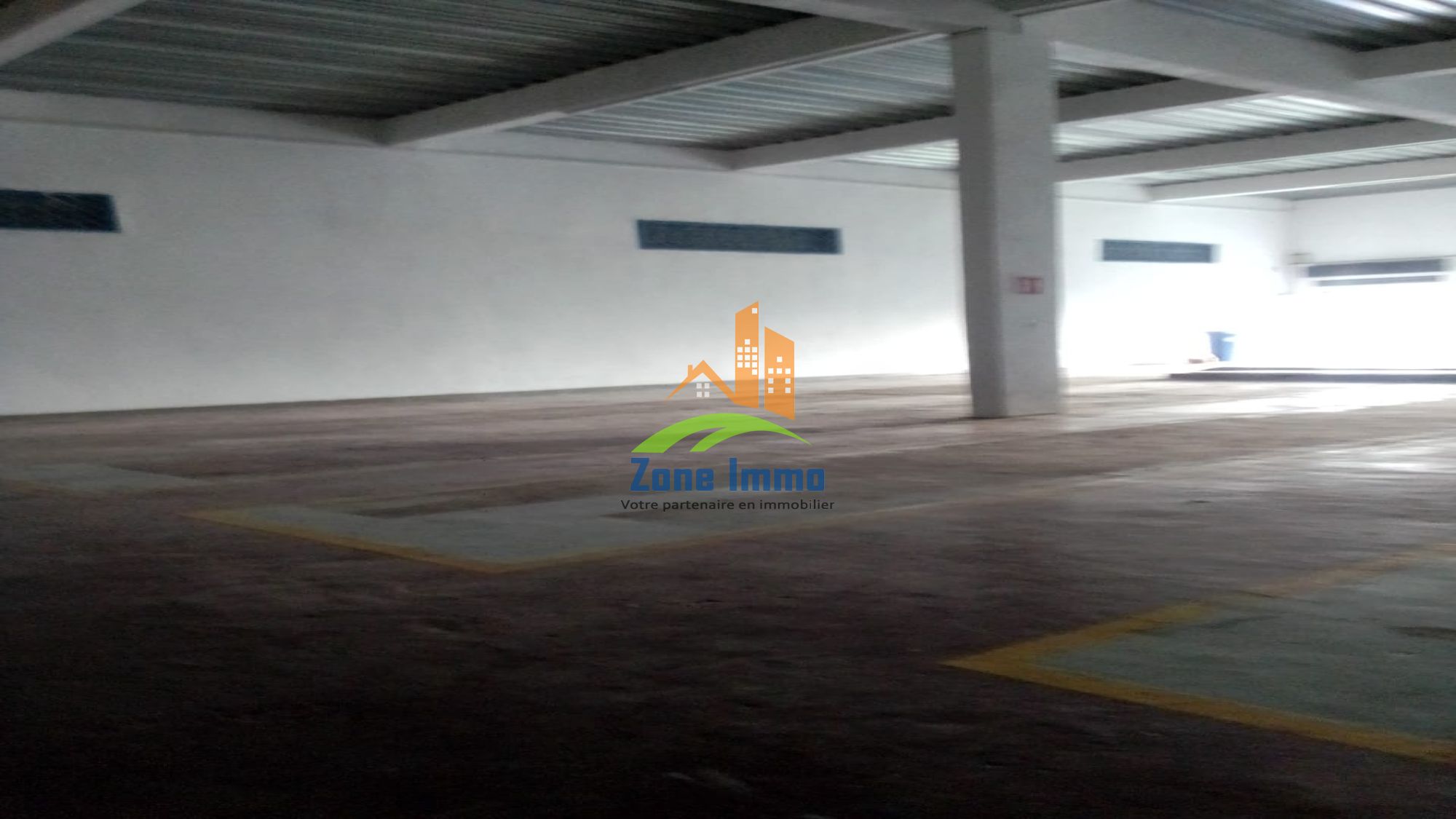 https://www.zoneimmo-mada.com/uploads/2025/12/26/a-louer-entrepot-hangar-usine-securise-de-650m-en-duplex-a-tanjombato-1766737208_1_47133_large.jpg