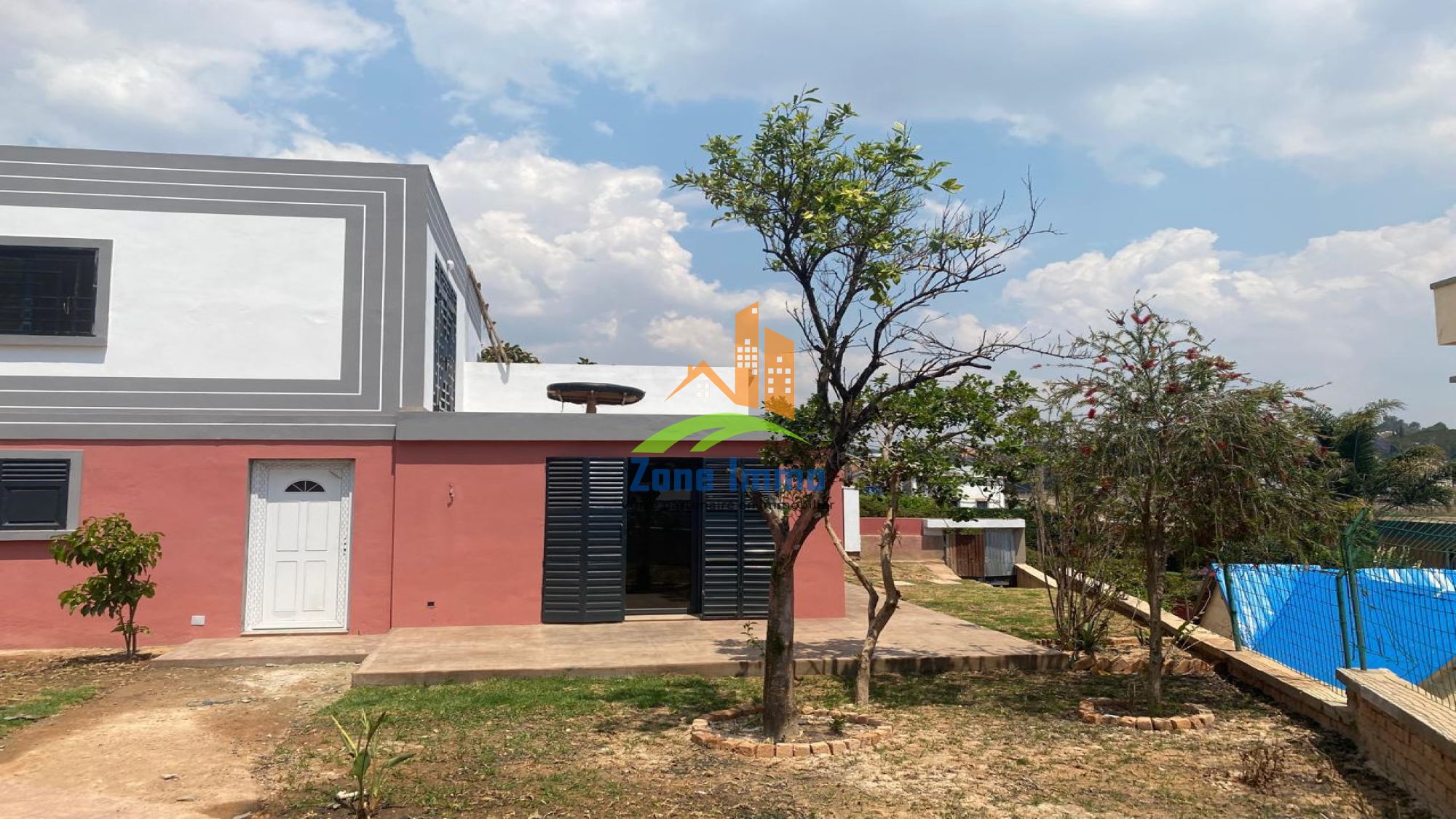 https://www.zoneimmo-mada.com/uploads/2026/01/22/a-vendre-villa-a-etage-f5-de-180m-sur-461m-de-terrain-a-ambatobe-1769095615_1_99511_large.jpeg