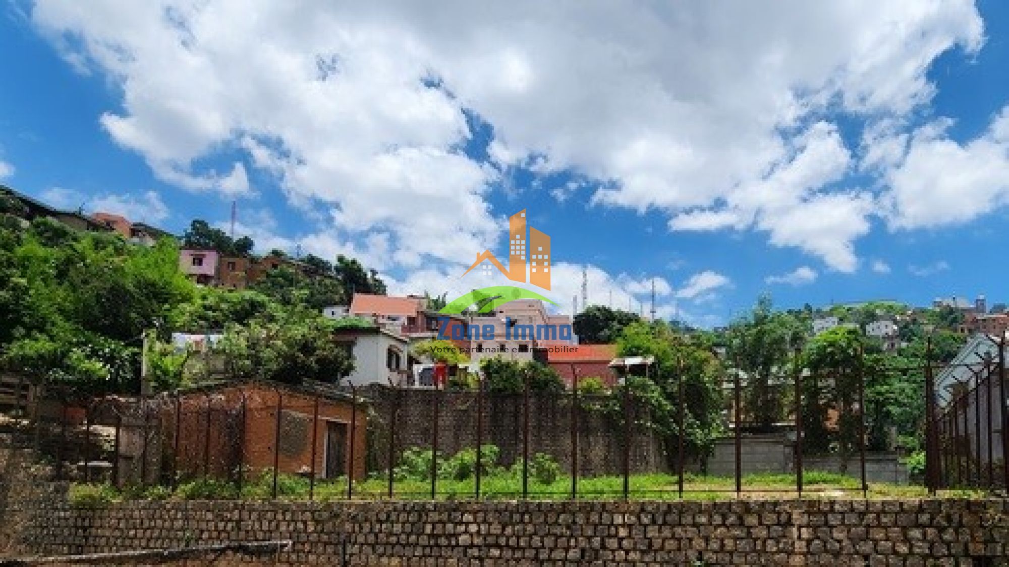 https://www.zoneimmo-mada.com/uploads/2026/01/29/a-vendre-terrain-de-300m-pret-a-batir-a-manakambahiny-1769716233_1_80545_large.jpg