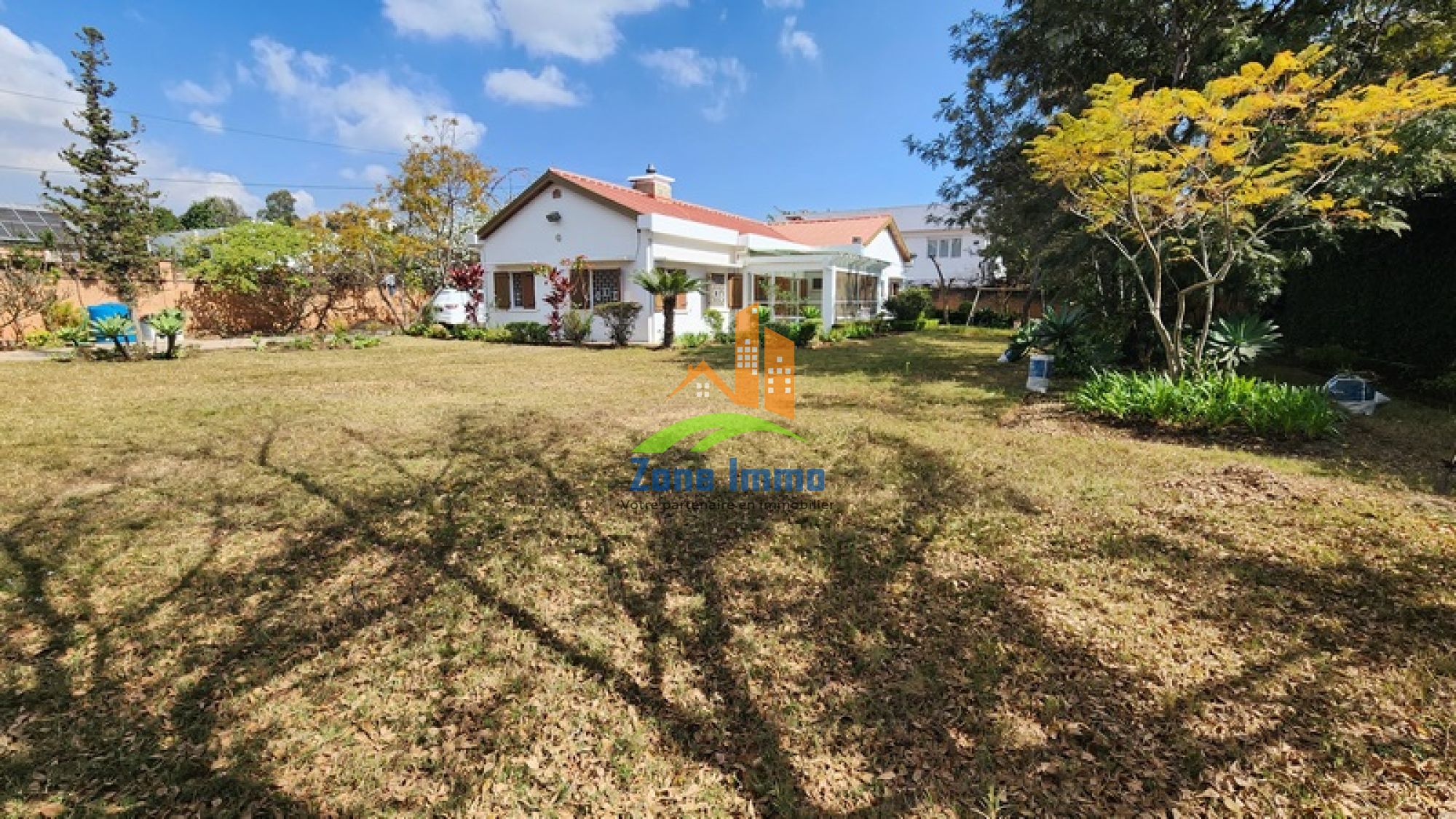 https://www.zoneimmo-mada.com/uploads/2026/02/03/a-louer-villa-basse-f5-avec-jardin-a-ivandry-1786391984_1_6093_large.jpg
