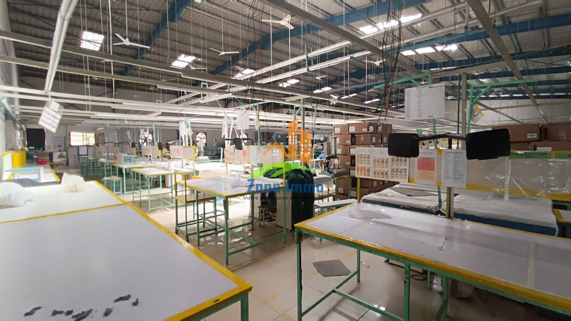 https://www.zoneimmo-mada.com/uploads/2026/02/21/a-louer-showroom-de-1-500m-un-depot-de-3-200m-au-bdr-p-anosizato-1771661913_1_42663_large.jpg