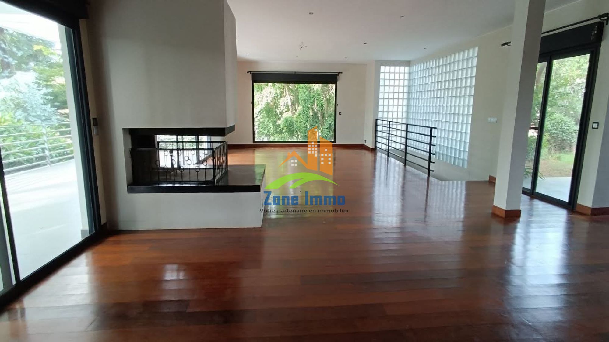 https://www.zoneimmo-mada.com/uploads/2026/03/03/a-vendre-villa-f6-avec-piscine-sur-2-000m-de-terrain-a-ambatobe-1772545047_1_83542_large.jpeg