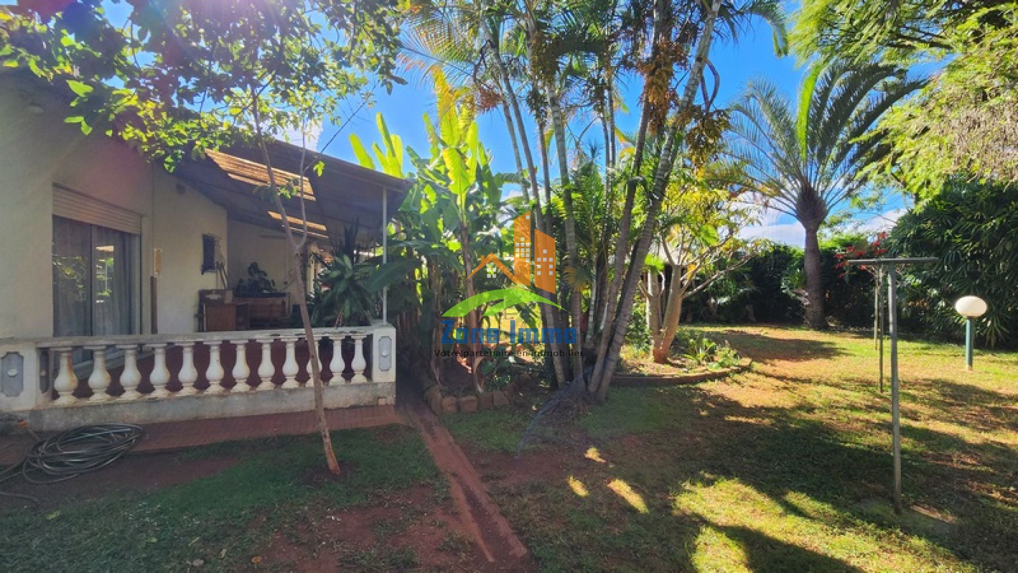 https://www.zoneimmo-mada.com/uploads/2026/05/05/a-louer-villa-basse-f4-securisee-avec-grand-jardin-a-tan-soavina-1777985334_1_89933_large.jpg