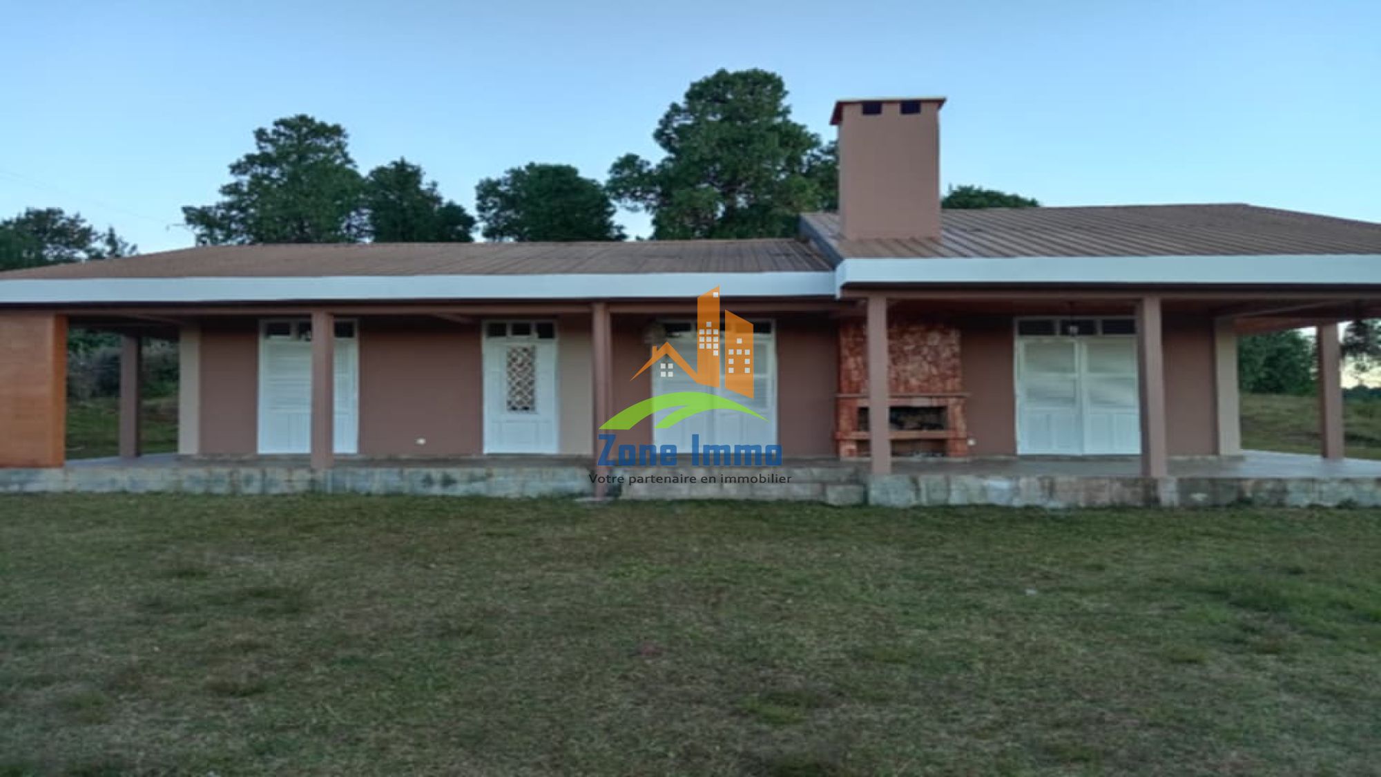 https://www.zoneimmo-mada.com/uploads/2026/05/14/a-vendre-villa-basse-f4-pieds-dans-l-eau-sur-5-000m-de-t-mantasoa-1778783465_1_69622_large.jpeg